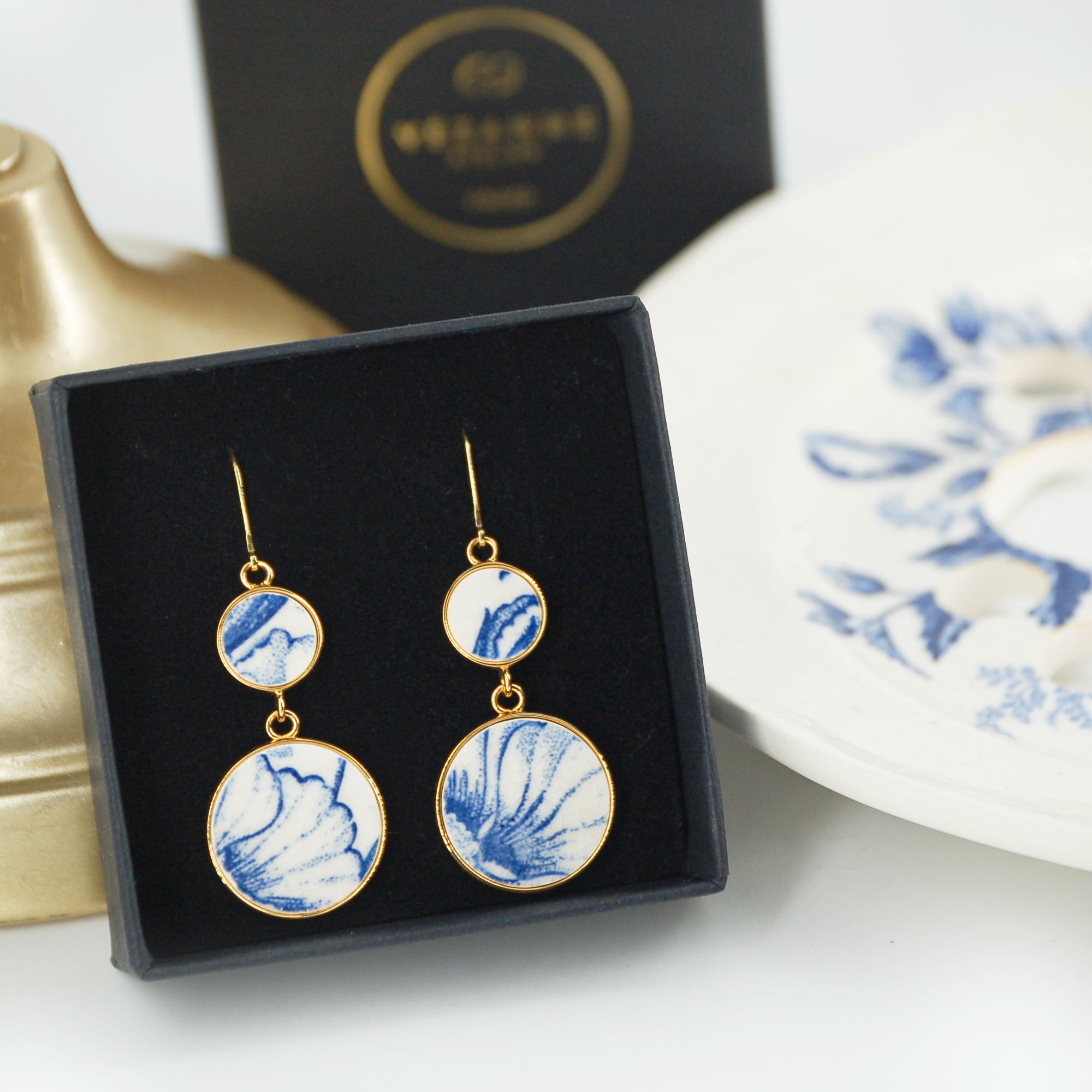Boucles d'oreilles "Fleurs d'hibiscus bleues", finition or