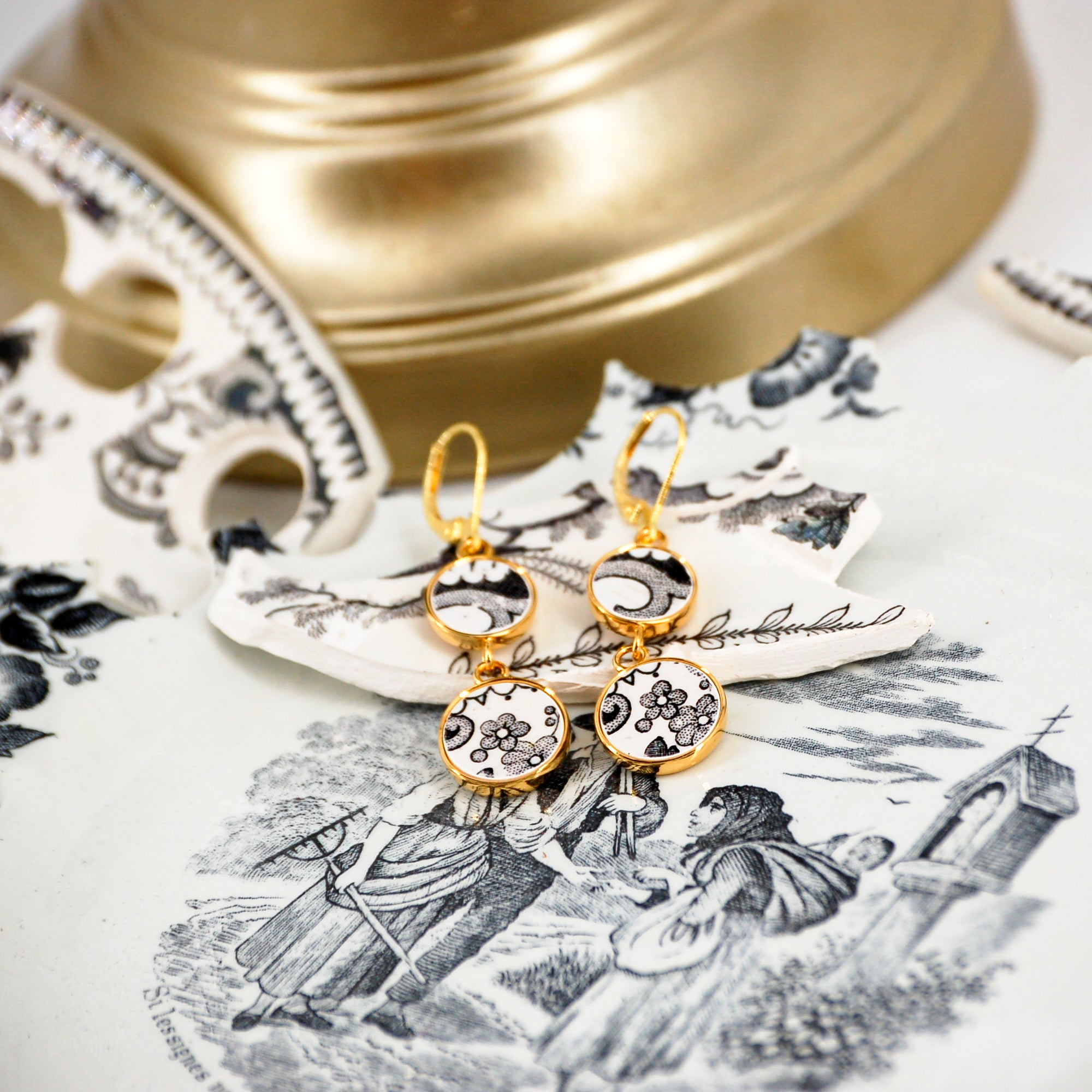 Boucles d'oreilles "Petites fleurs et arabesques", finition or