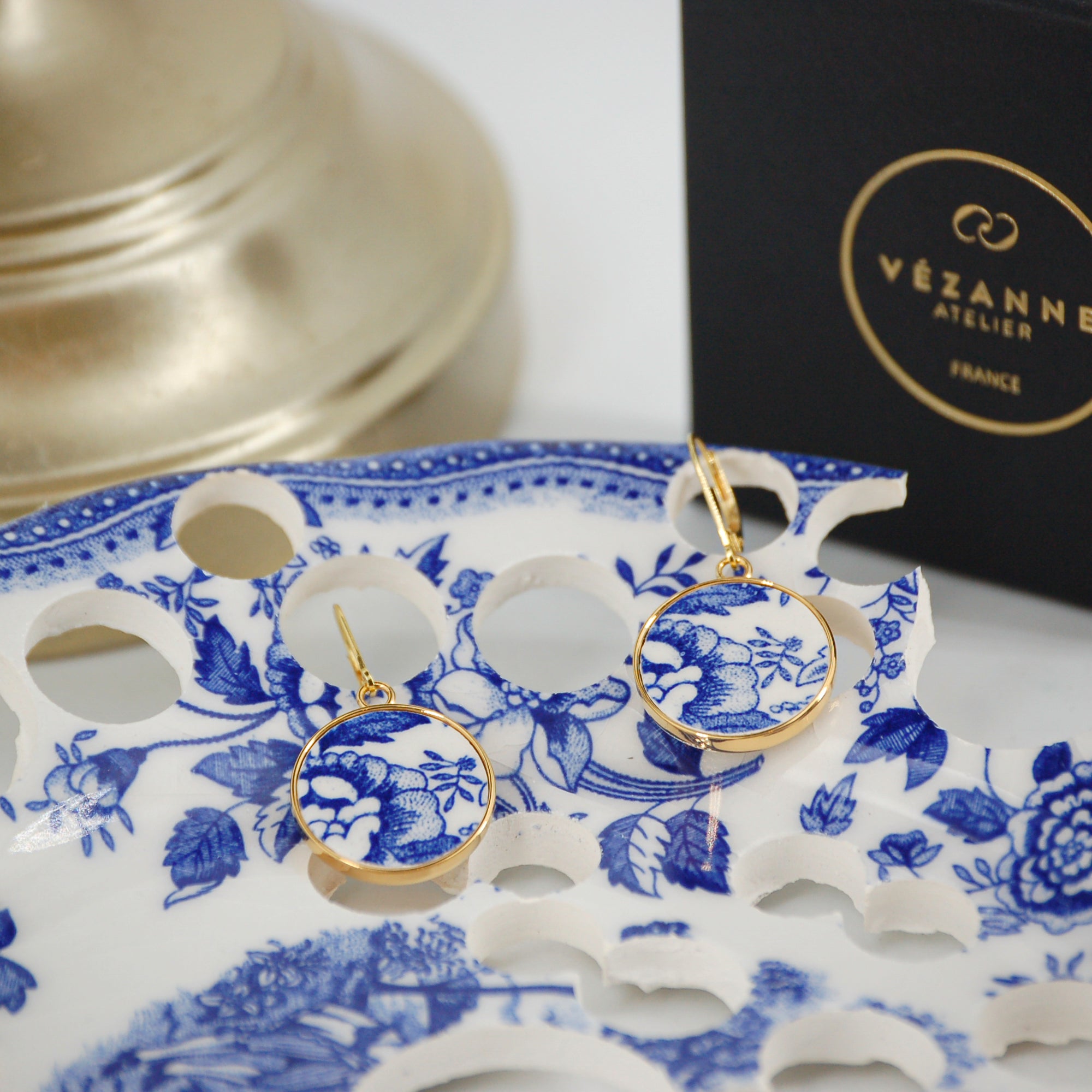 Boucles d'oreilles "Fleur bleue", finition or