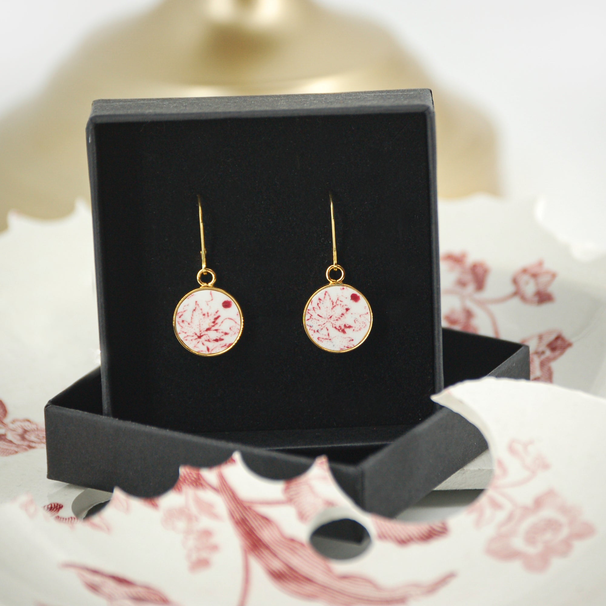 Boucles d'oreilles "Feuille de vigne rouge", finition or