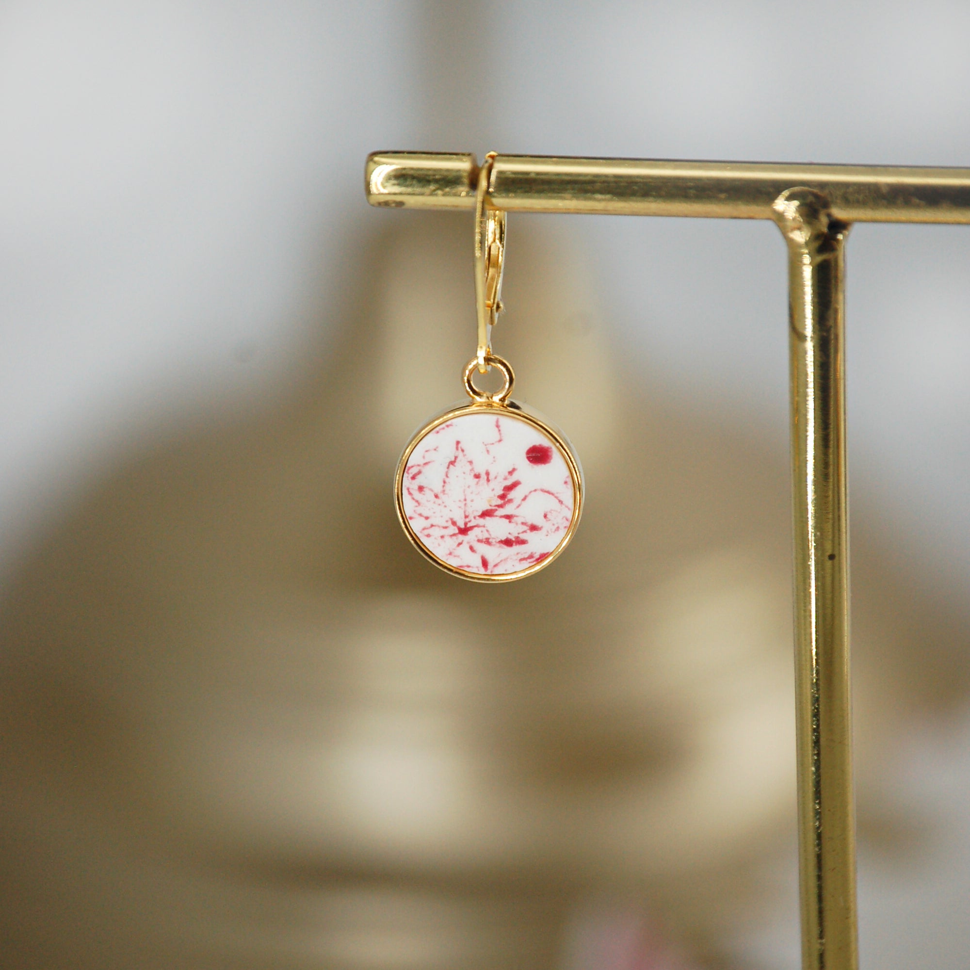 Boucles d'oreilles "Feuille de vigne rouge", finition or