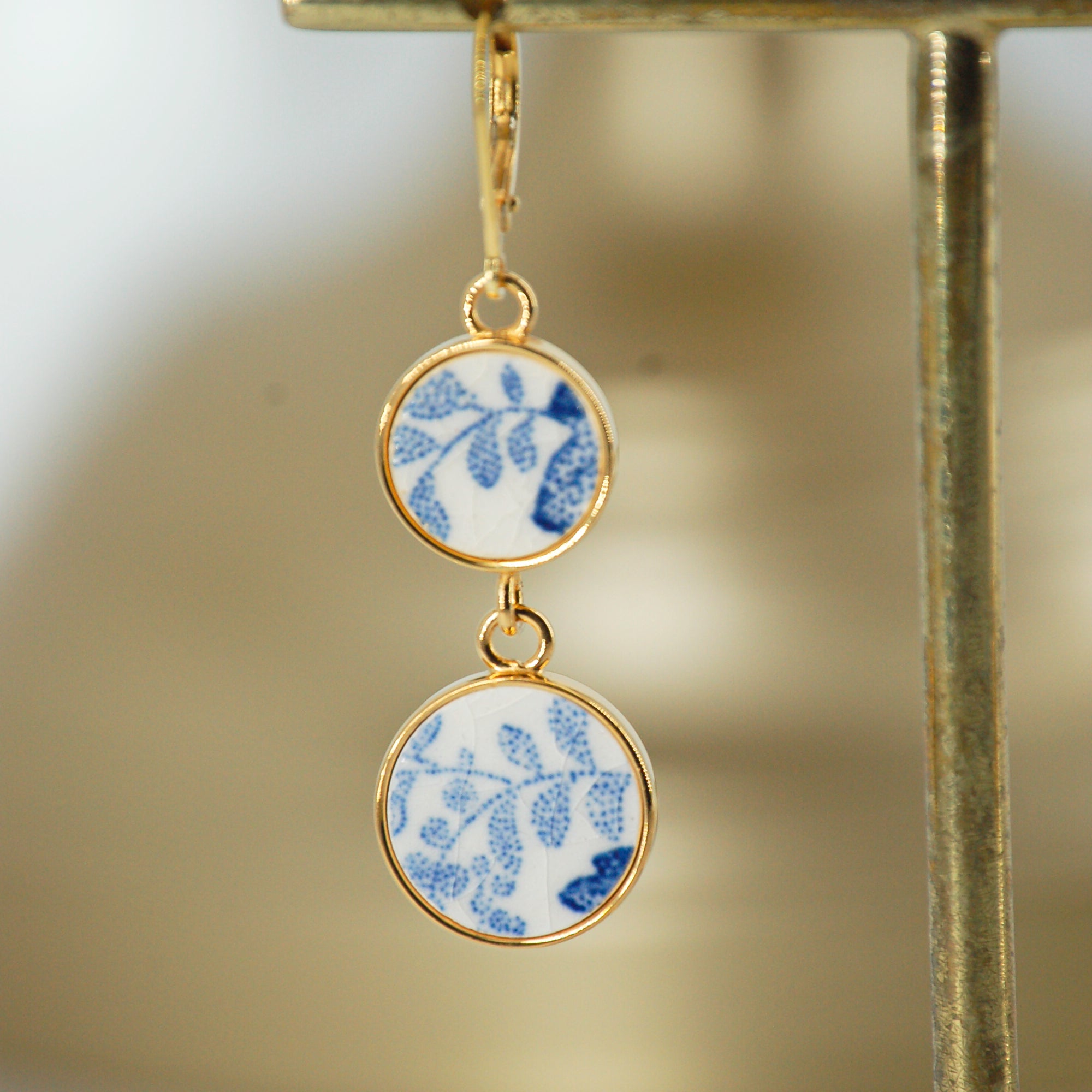 Boucles d'oreilles "Feuillage bleu", finition or