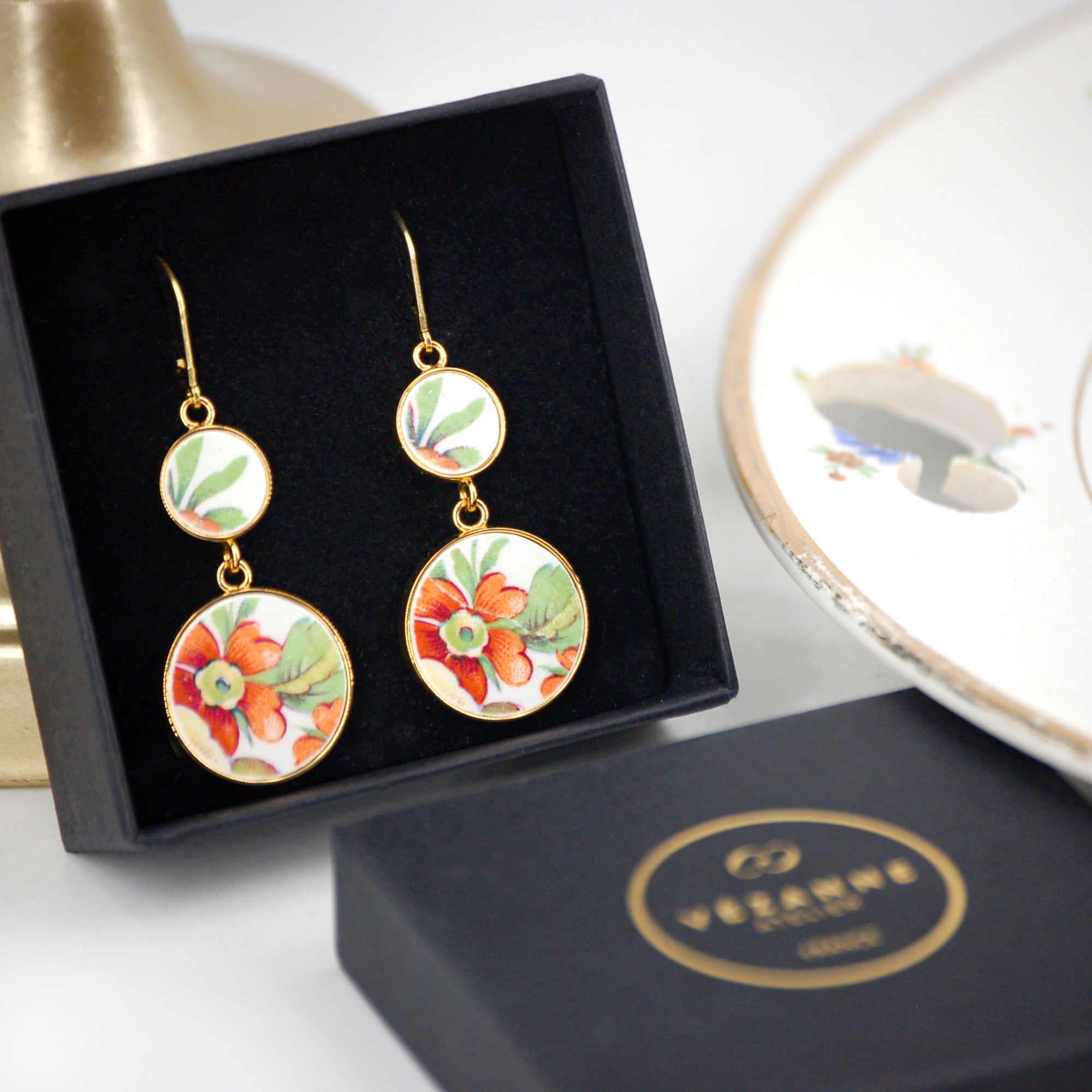 Boucles d'oreilles "Fleur orange et son feuillage", finition or