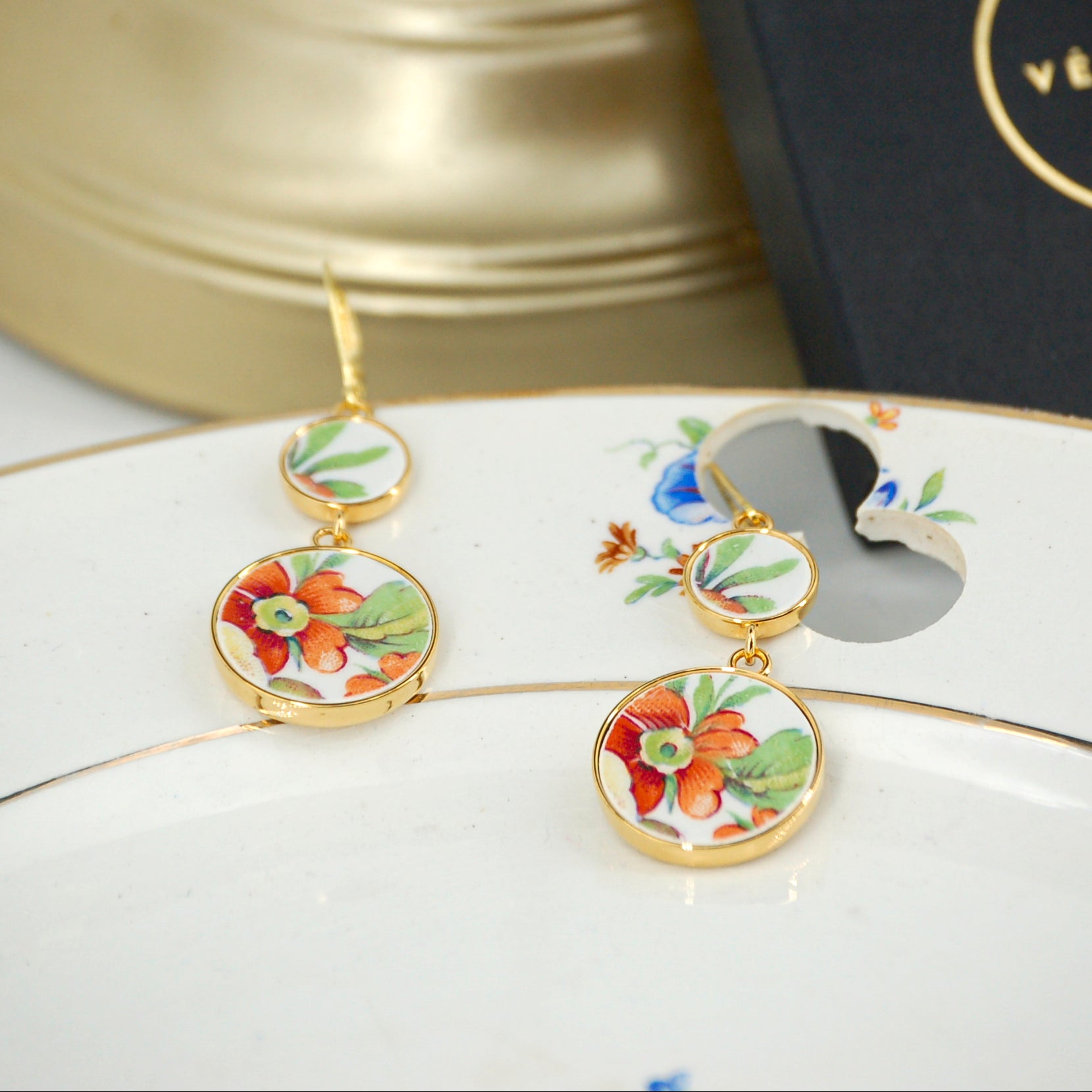Boucles d'oreilles "Fleur orange et son feuillage", finition or