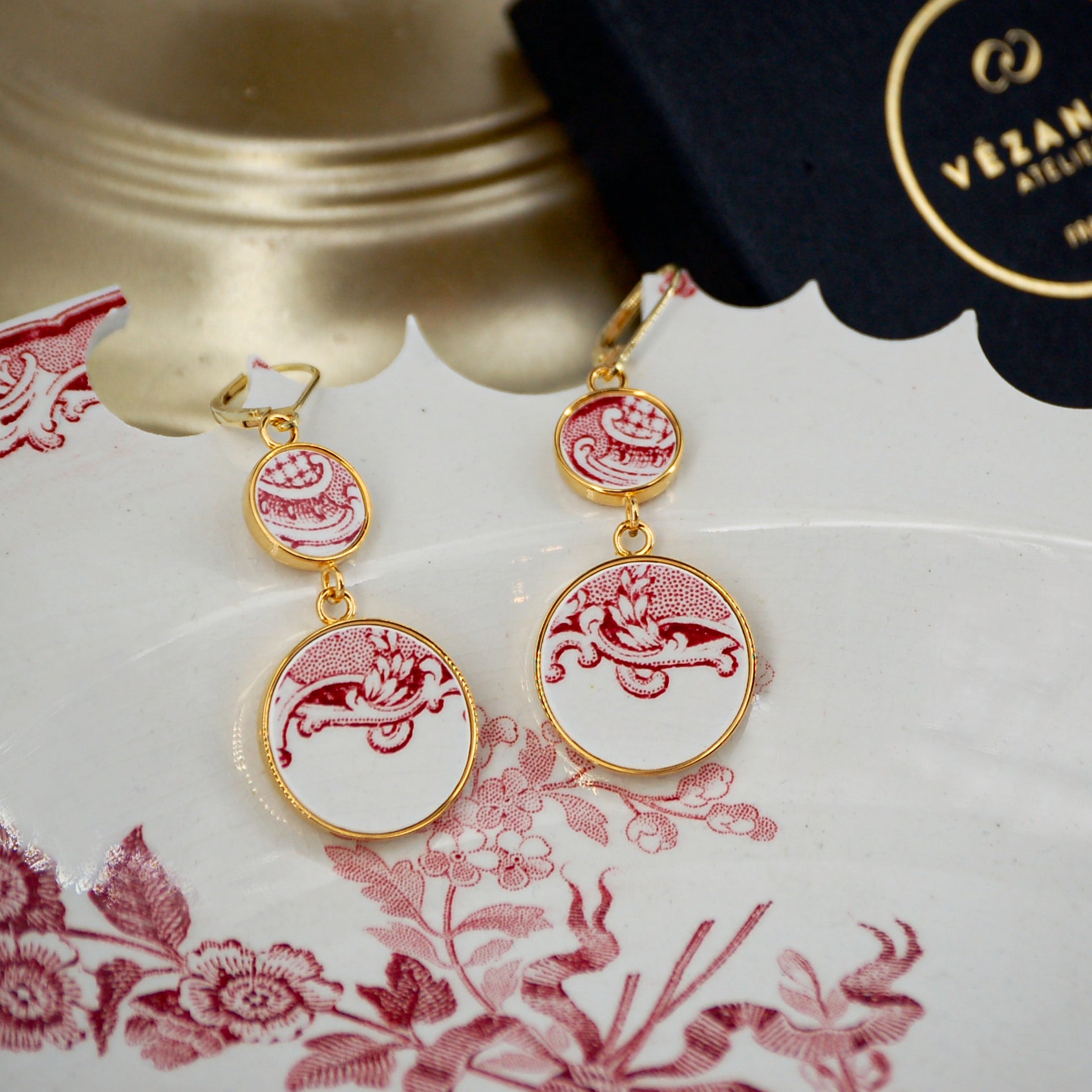 Boucles d'oreilles "Ornement en vieux rose, finition or