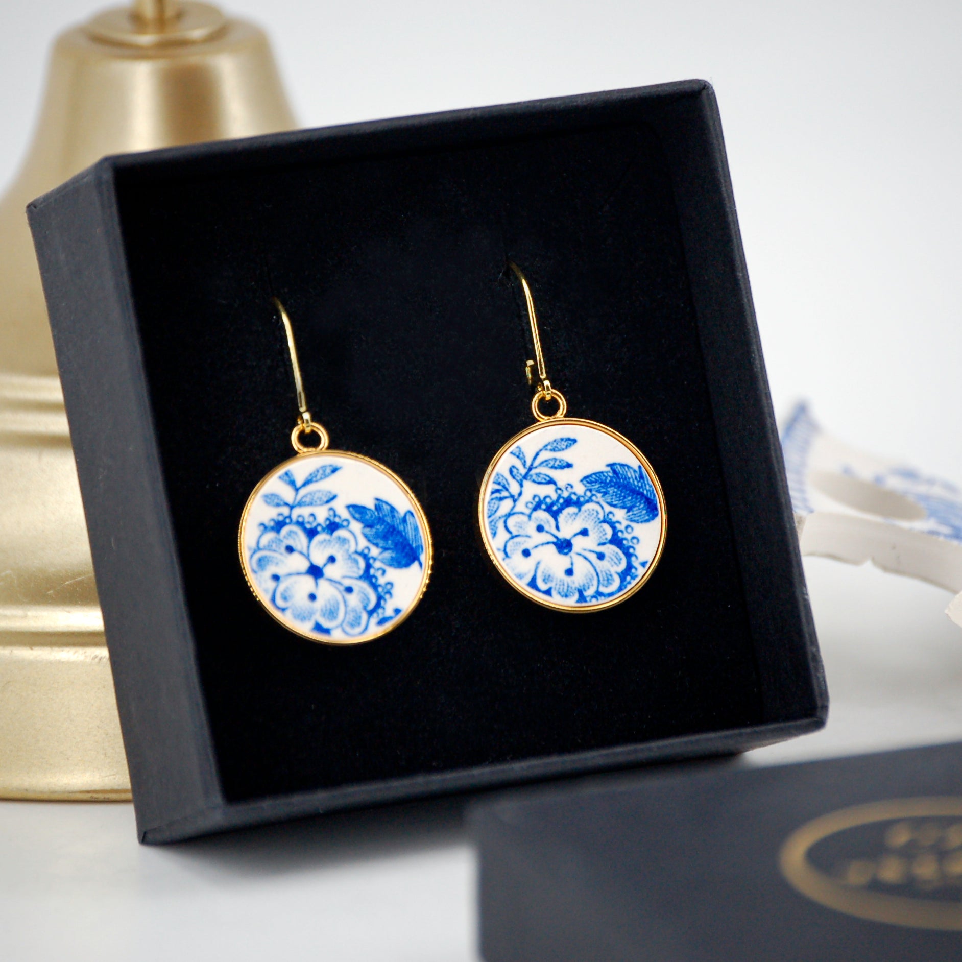 Boucles d'oreilles "Petites fleurs bleues", finition or