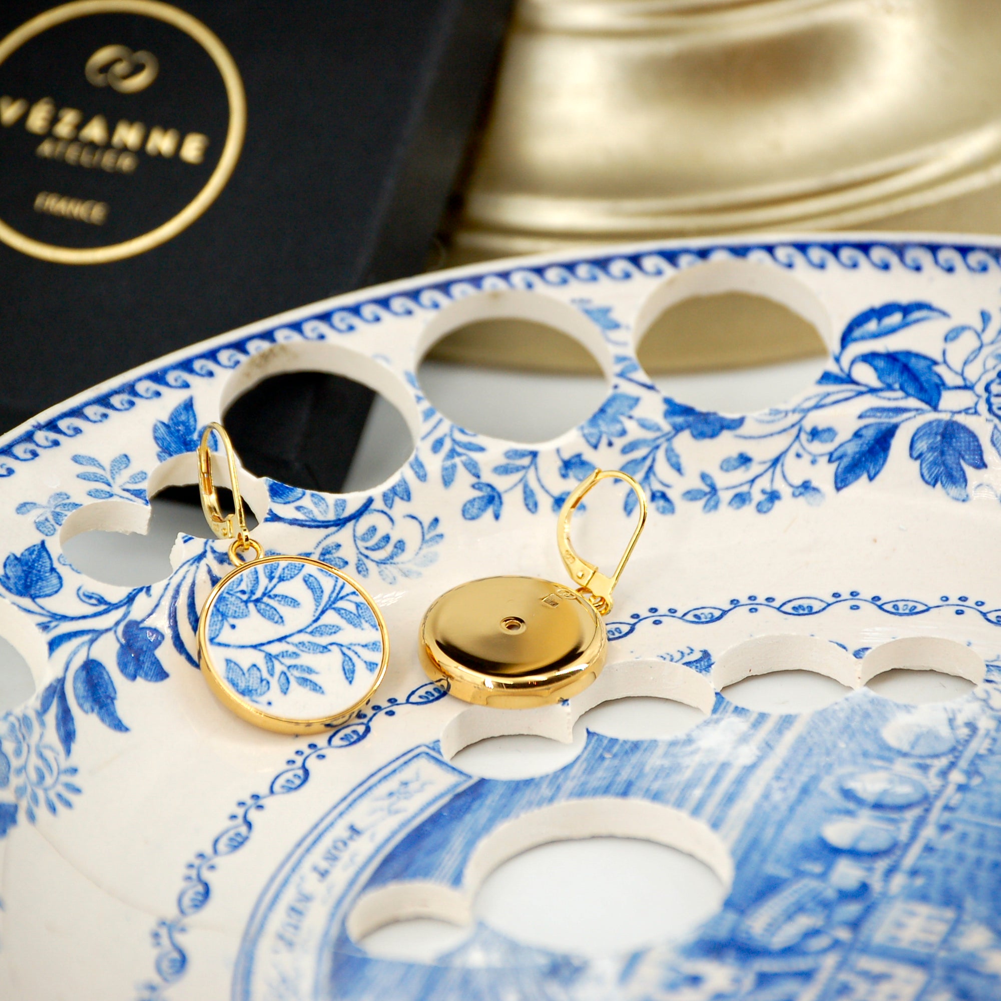 Boucles d'oreilles "Feuillage bleu", finition or
