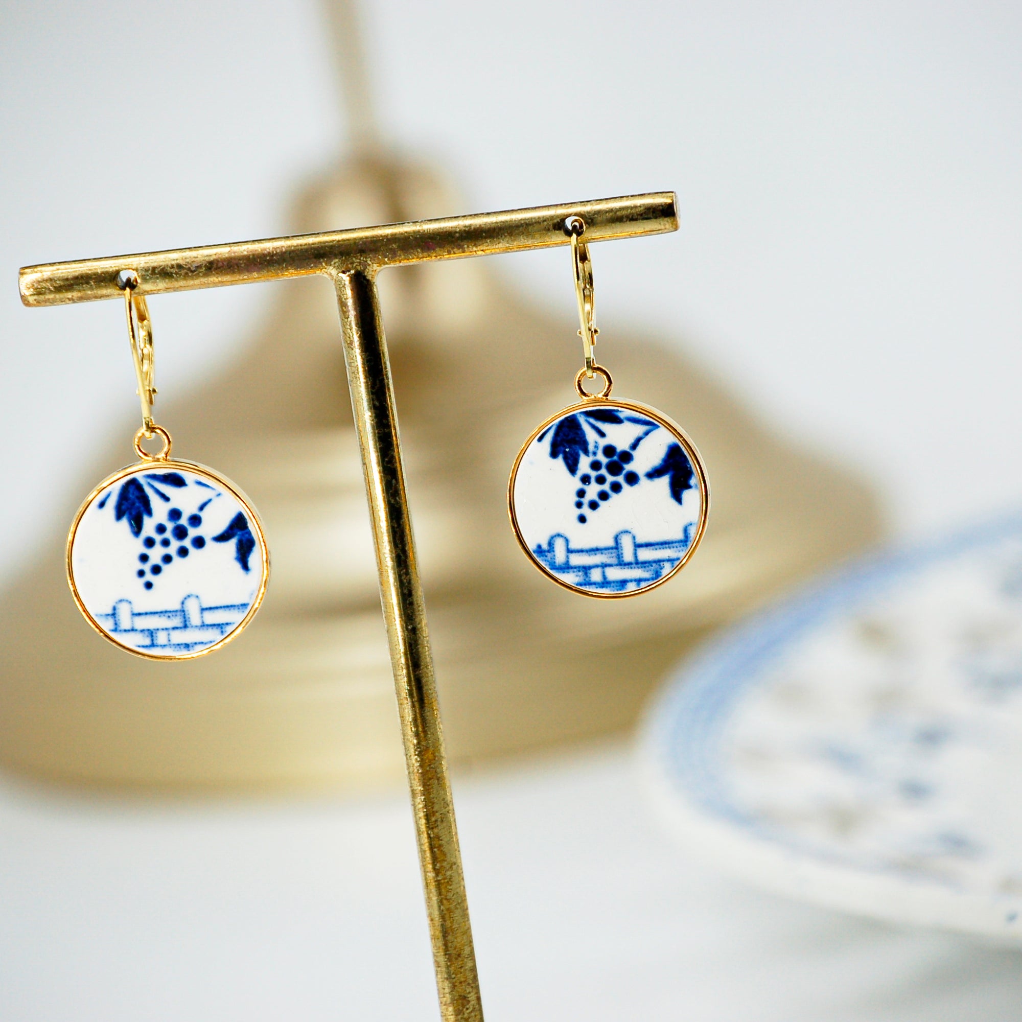 Boucles d'oreilles "Fleurs de bleuet et tissage", finition or