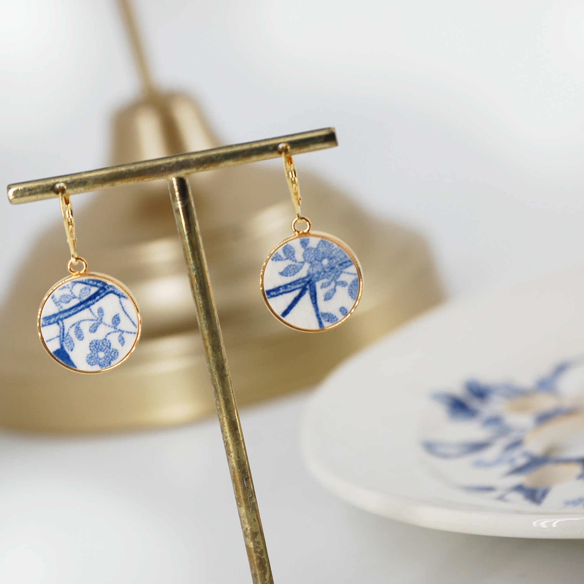 Boucles d'oreilles "Fleurs en pointillés", finition or