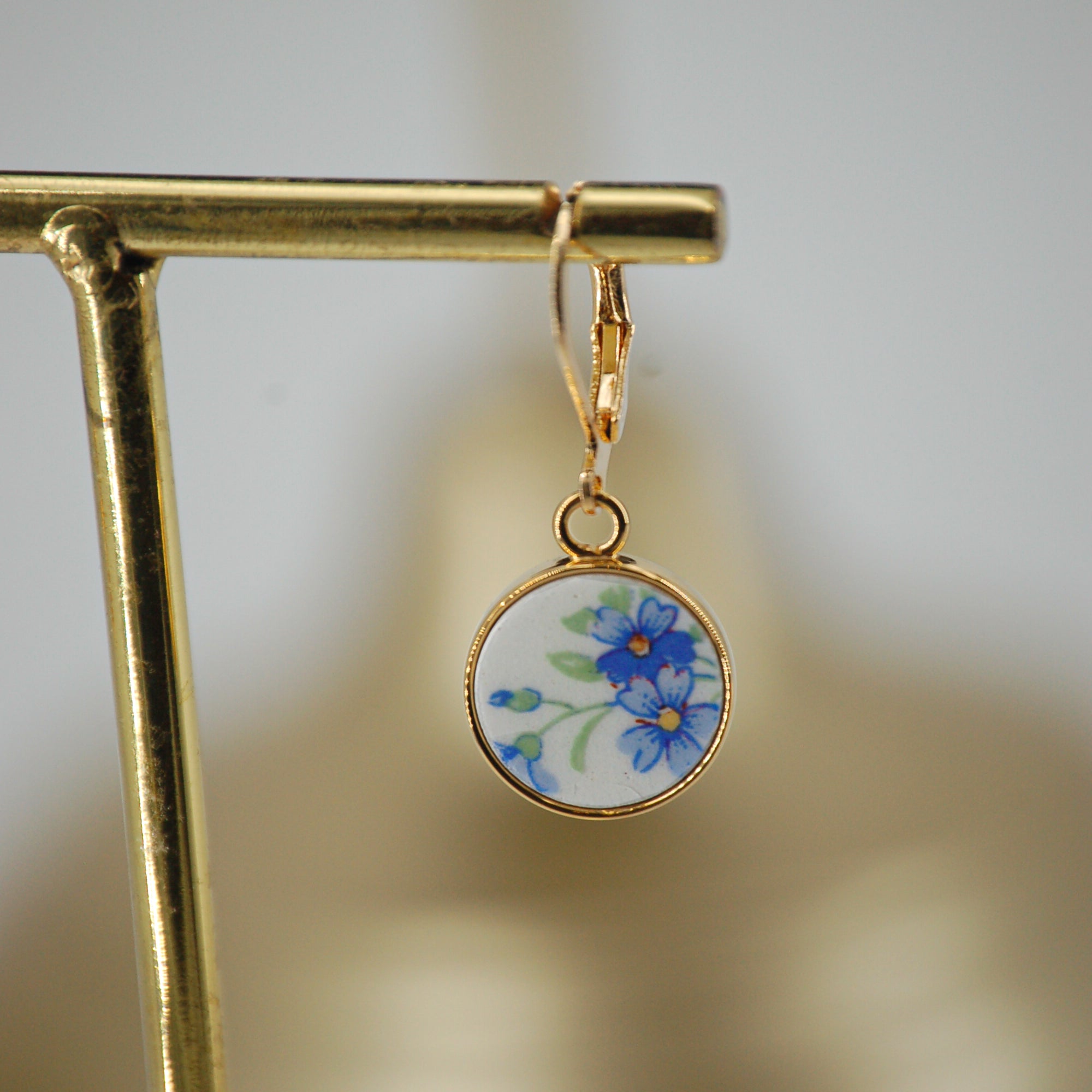 Boucles d'oreilles "Petites fleurs bleues", finition or