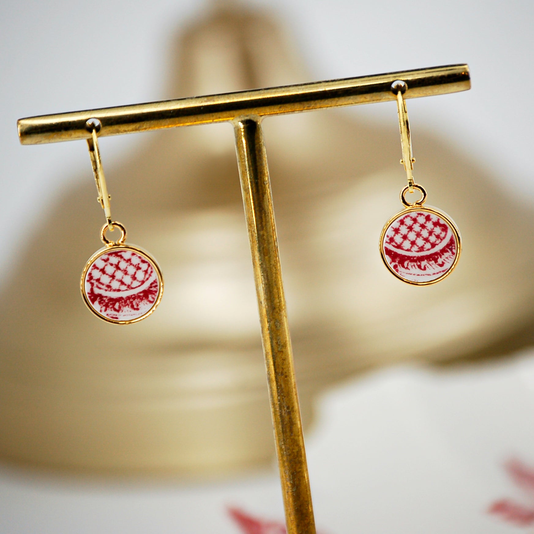 Boucles d'oreilles "Motif graphique en bordeaux", finition or