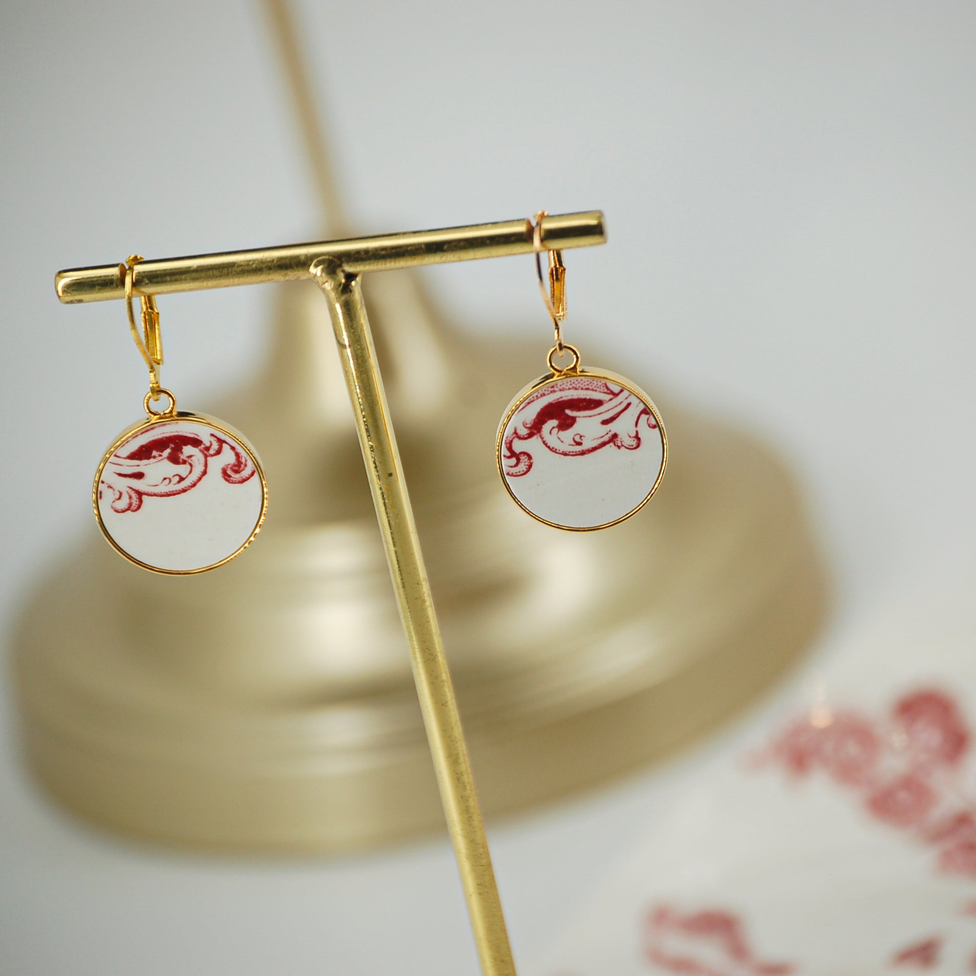 Boucles d'oreilles "Les volutes en vieux rose", finition or