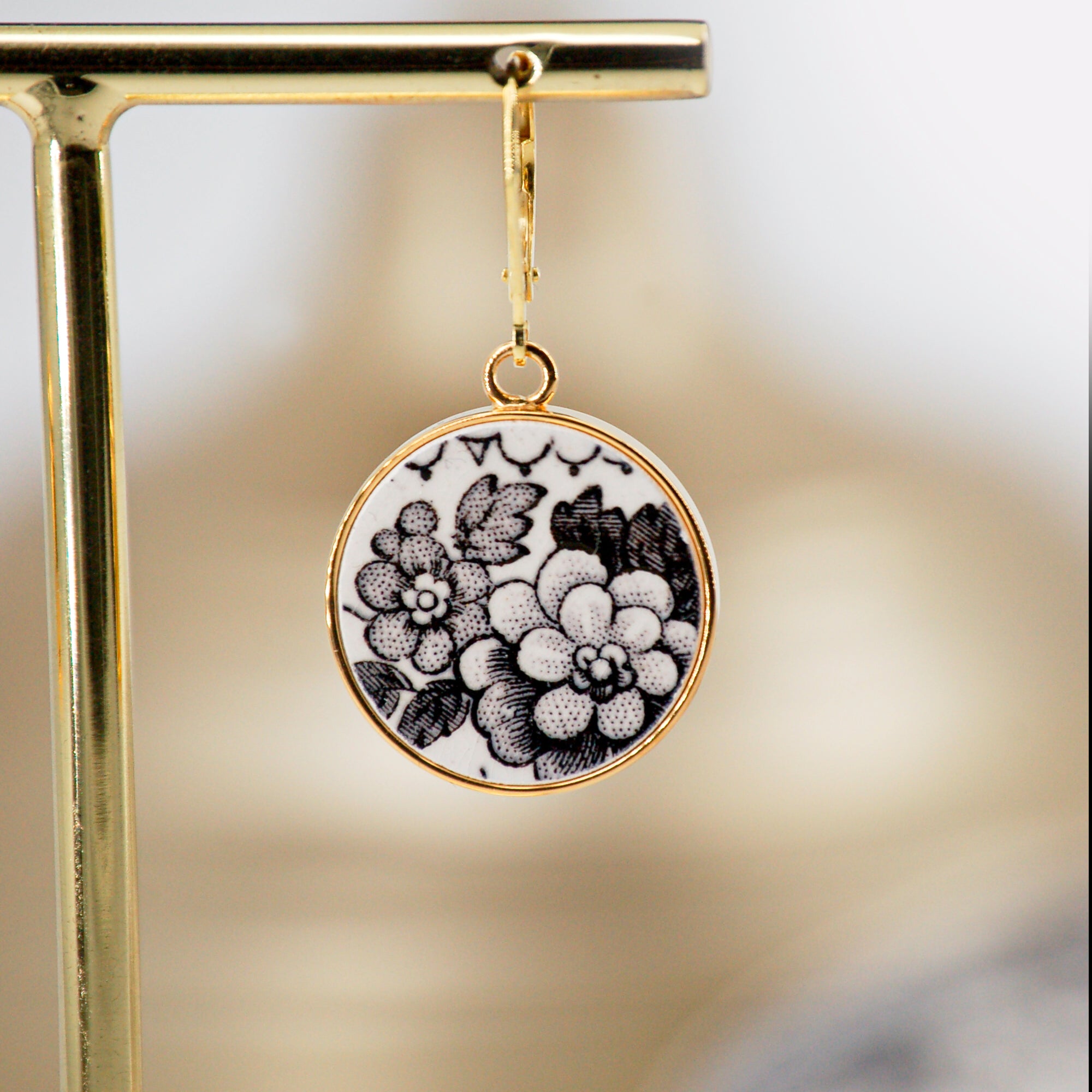 Boucles d'oreilles "Fleurs en noir et blanc"