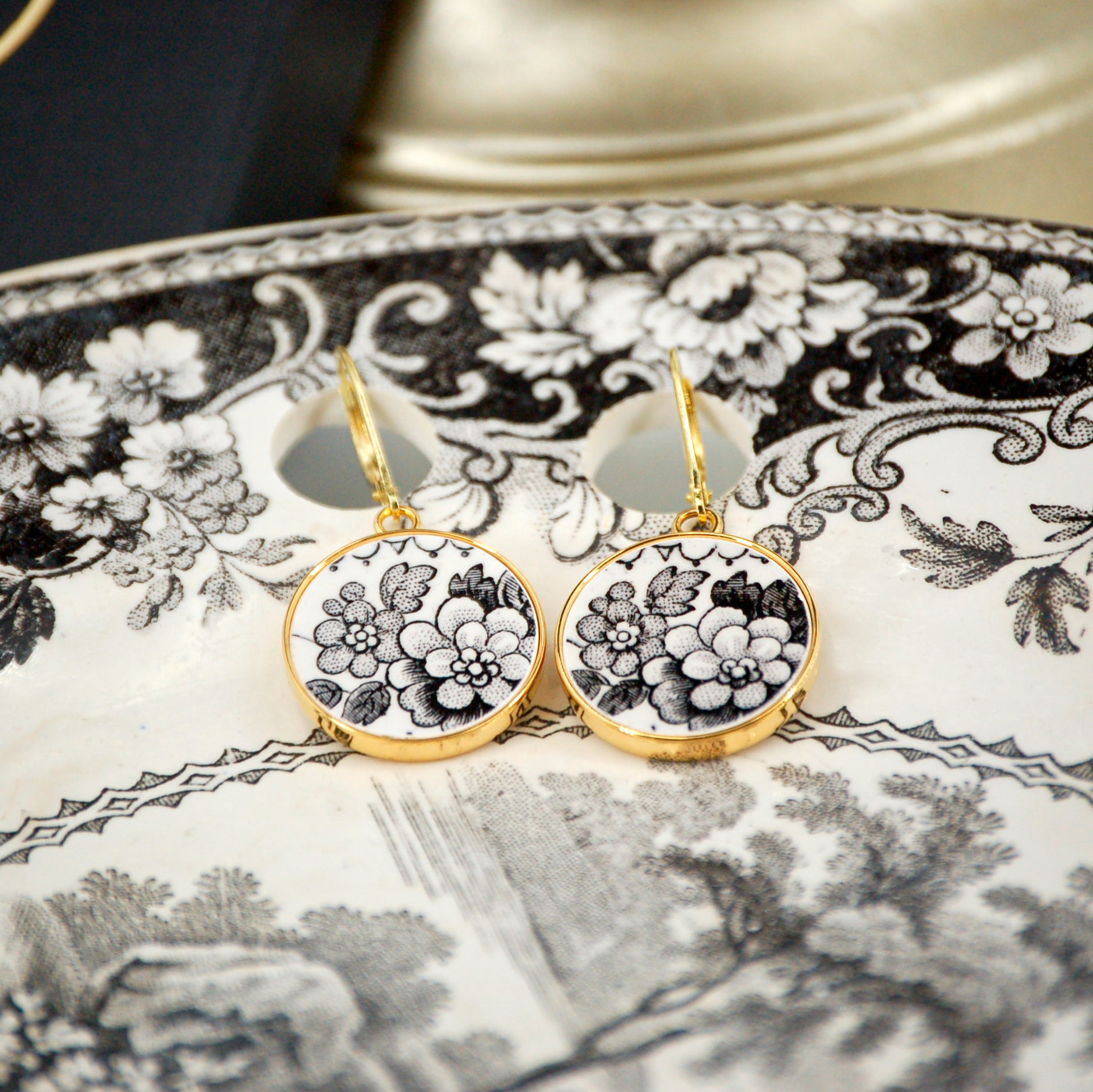 Boucles d'oreilles "Fleurs en noir et blanc"