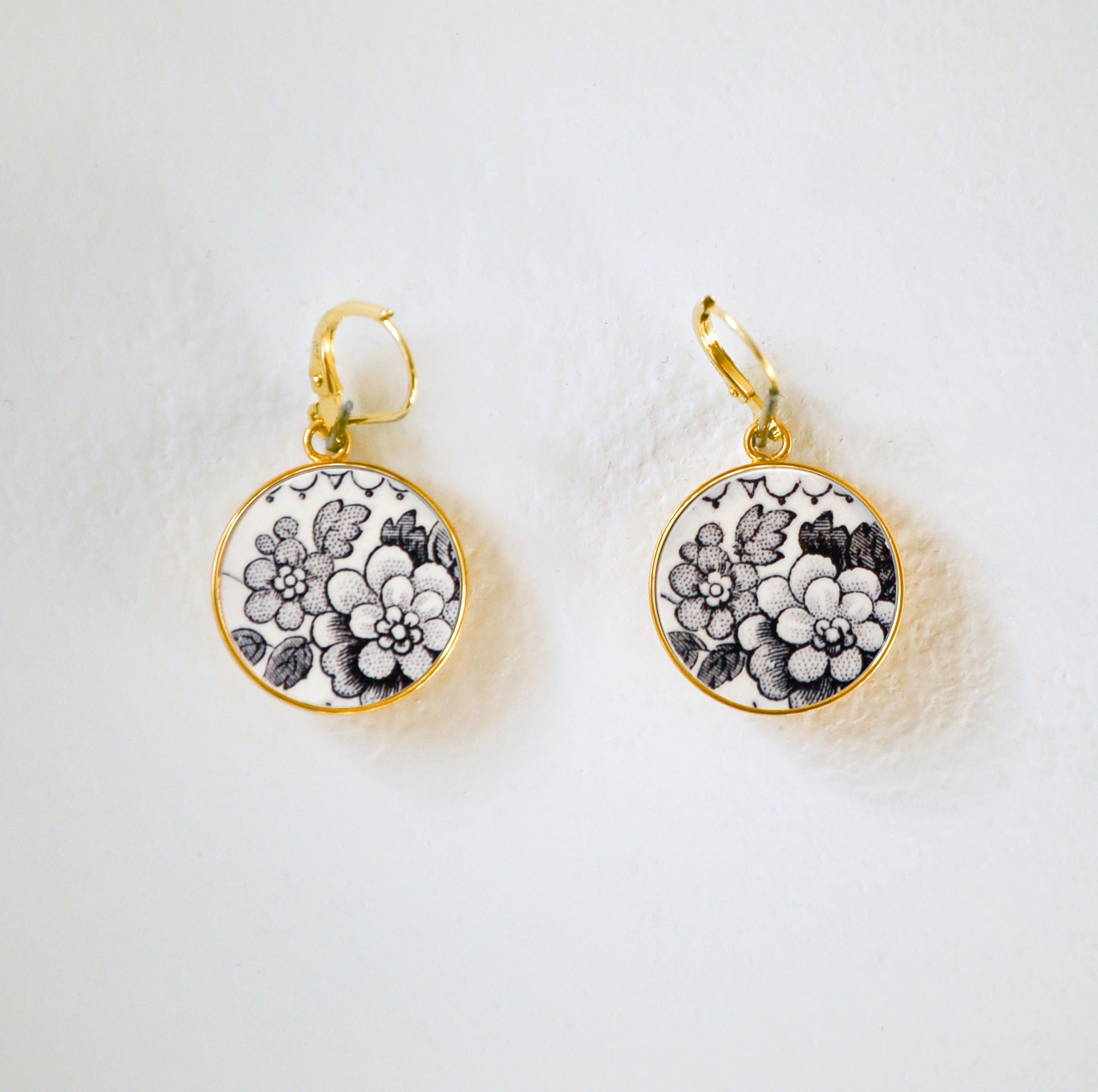 Boucles d'oreilles "Fleurs en noir et blanc"