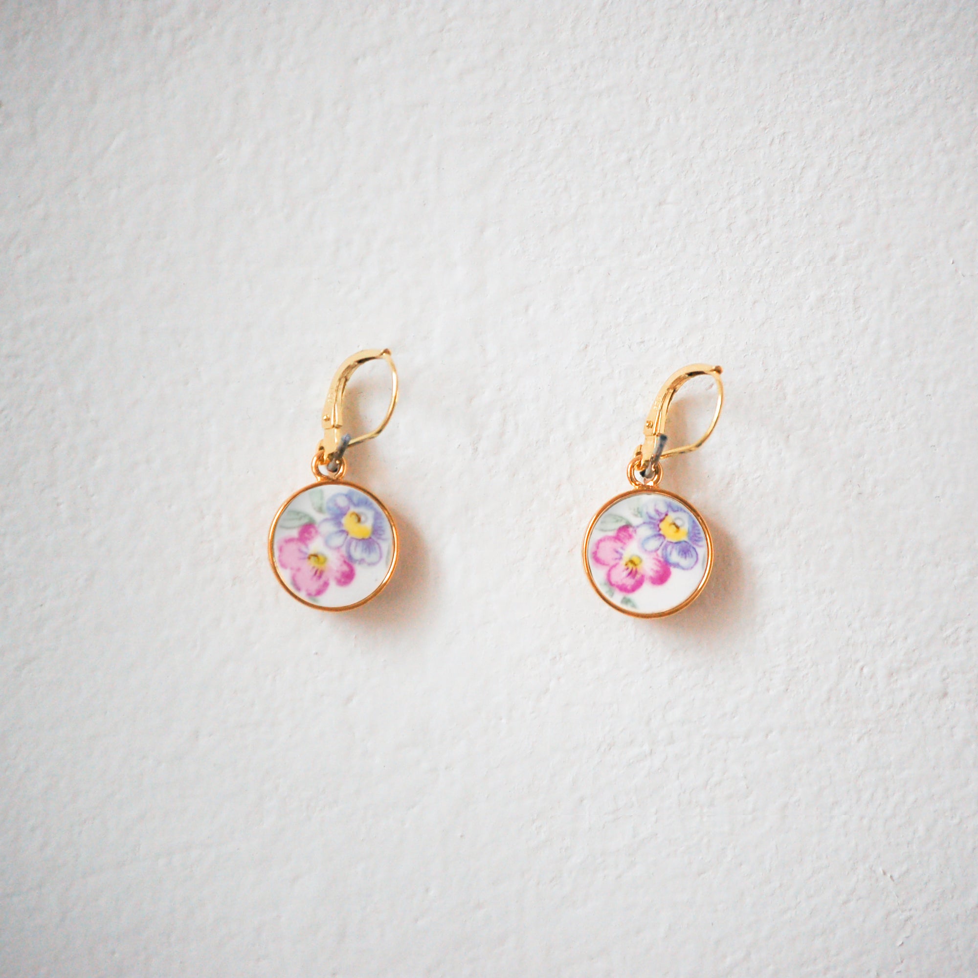 Boucles d'oreilles "Belles fleurs roses et violettes"