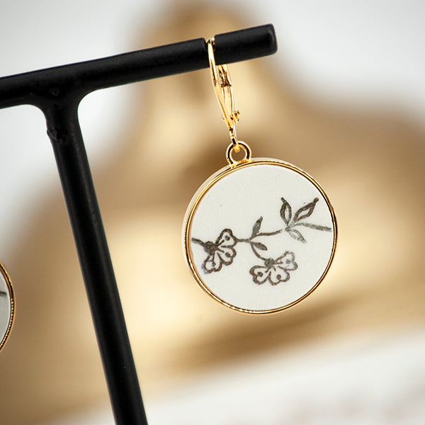 Boucles d'oreilles "Petites fleurs et feuilles dorées", finition or