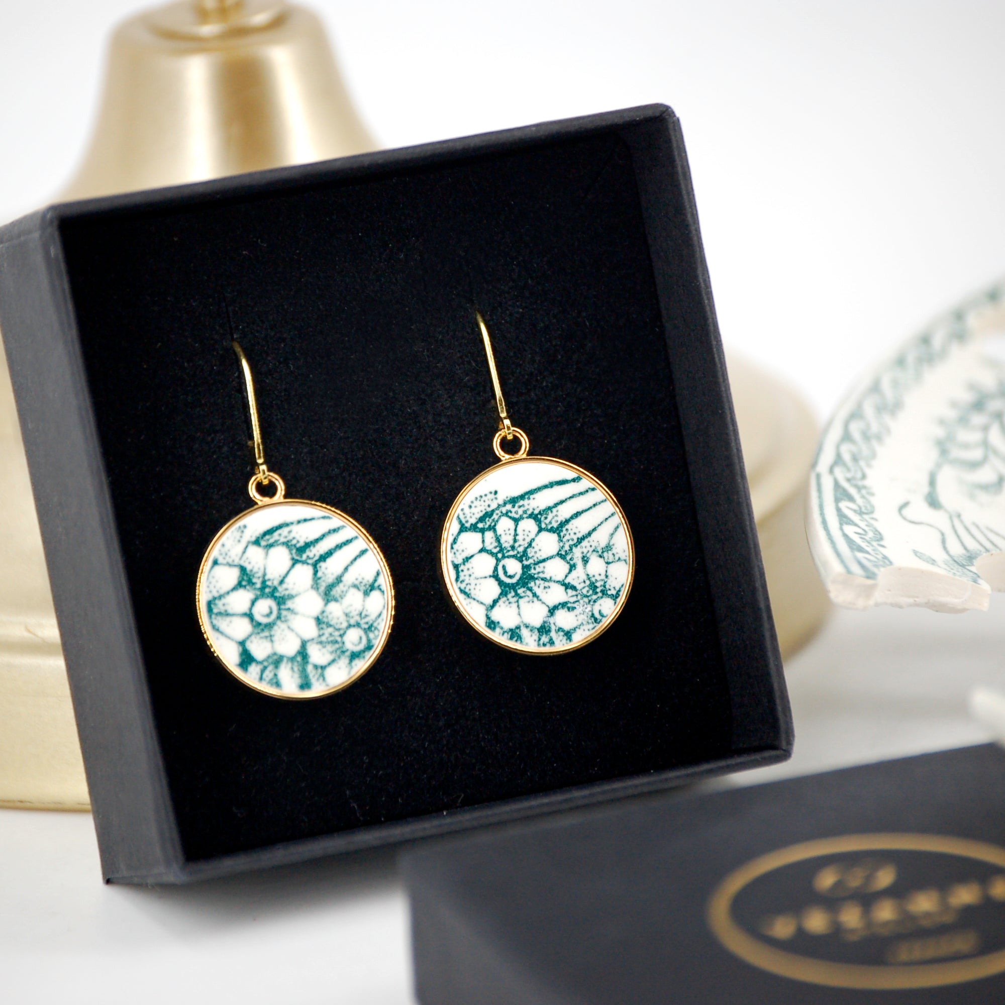 Boucles d'oreilles "Fleurs vertes", finition or