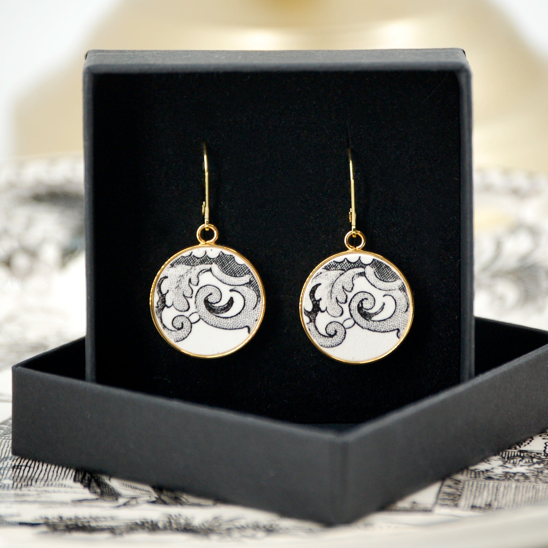 Boucles d'oreilles "Volutes du 19è siècle", finition or
