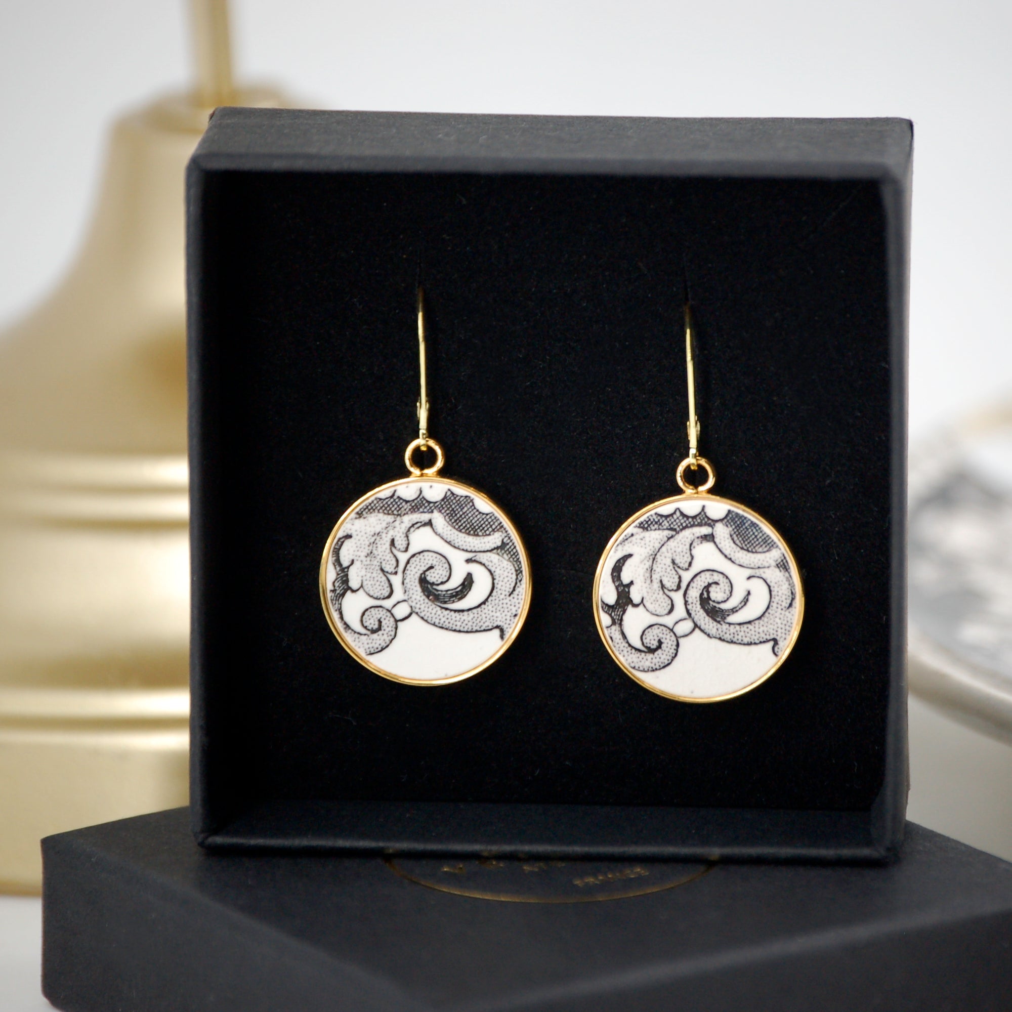 Boucles d'oreilles "Volutes du 19è siècle", finition or