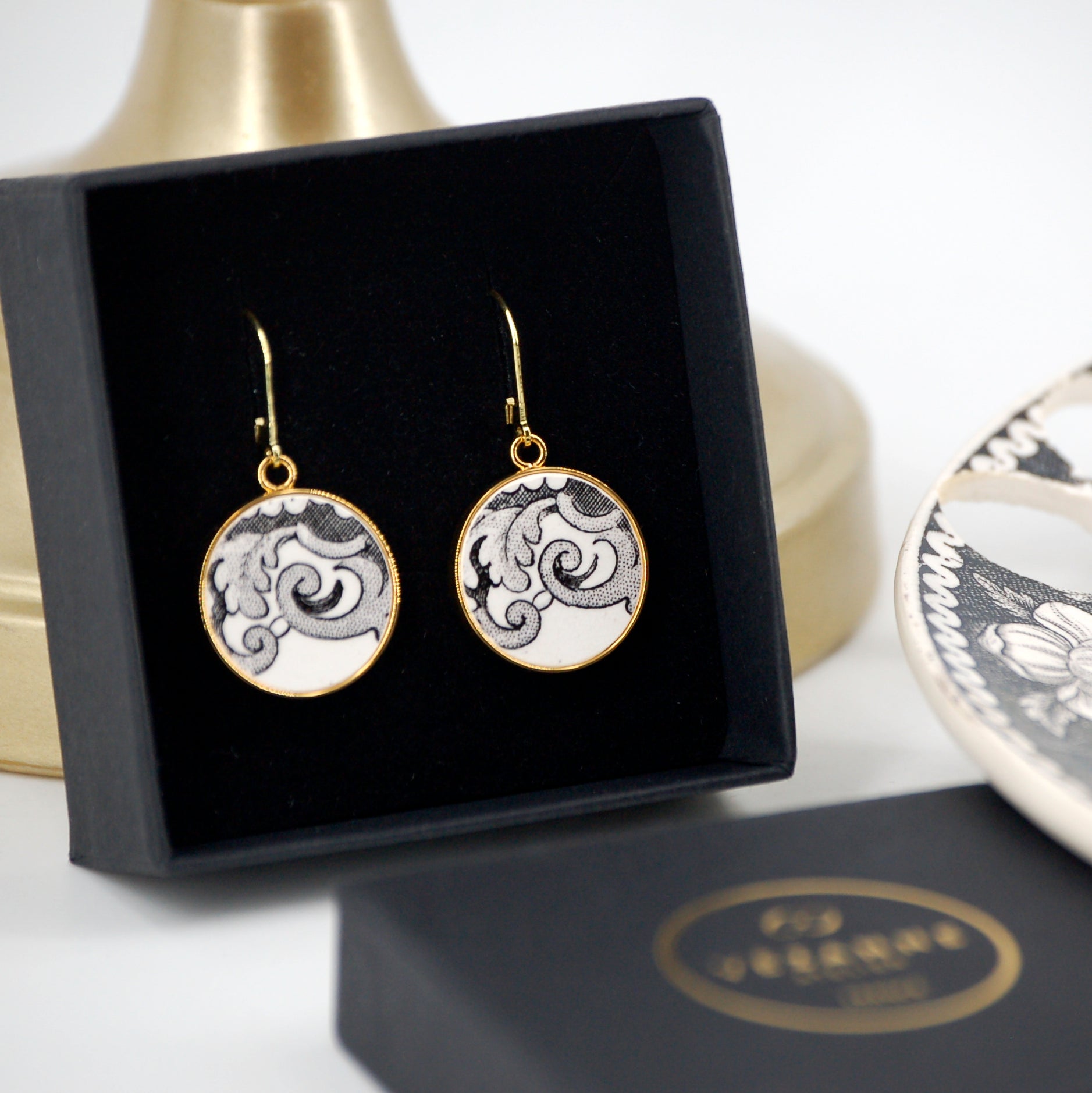 Boucles d'oreilles "Volutes du 19è siècle", finition or