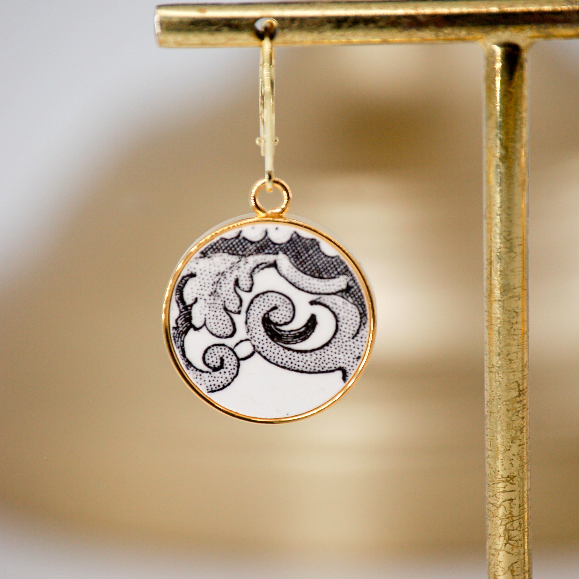 Boucles d'oreilles "Volutes du 19è siècle", finition or