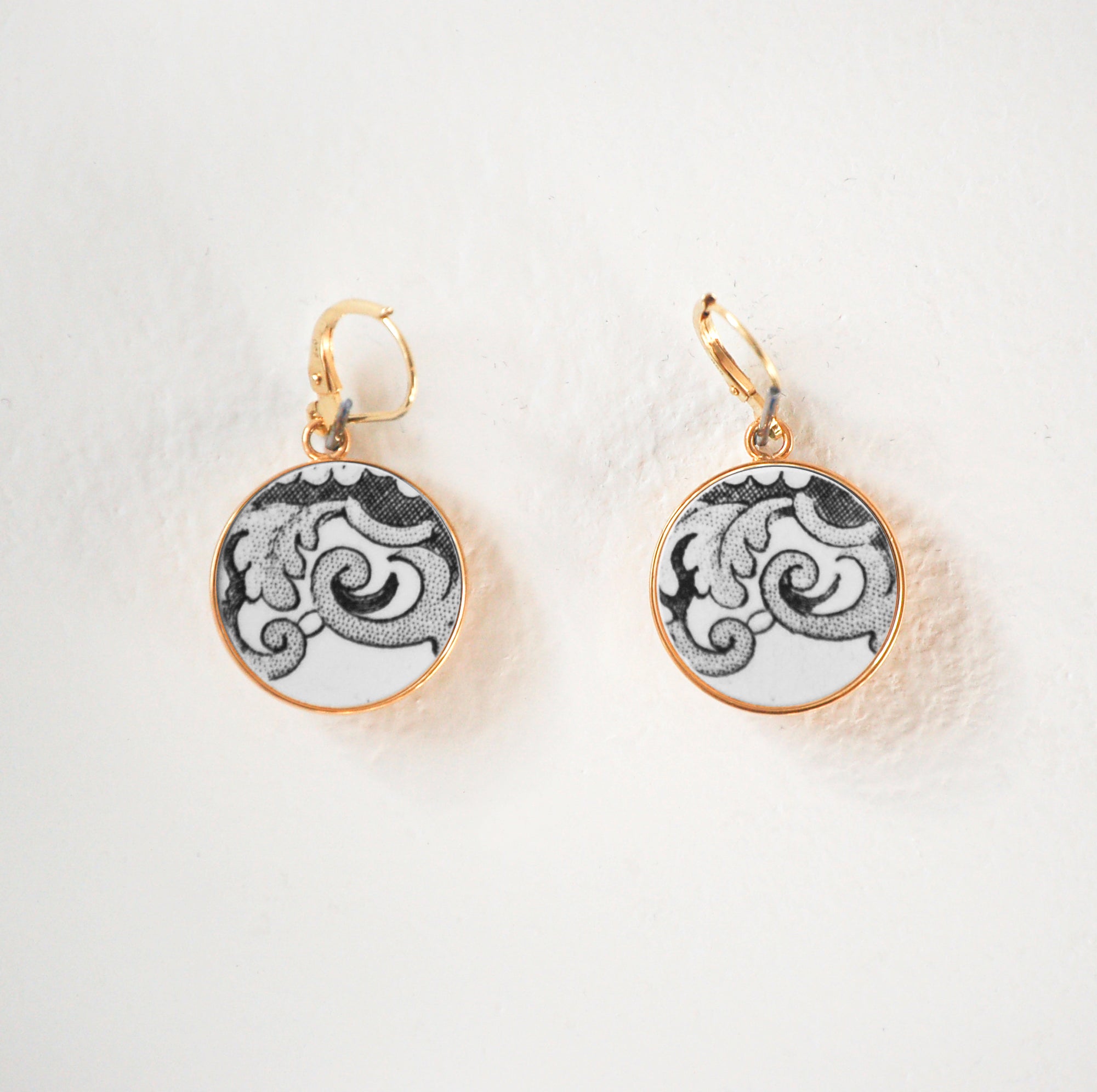Boucles d'oreilles "Volutes du 19è siècle", finition or