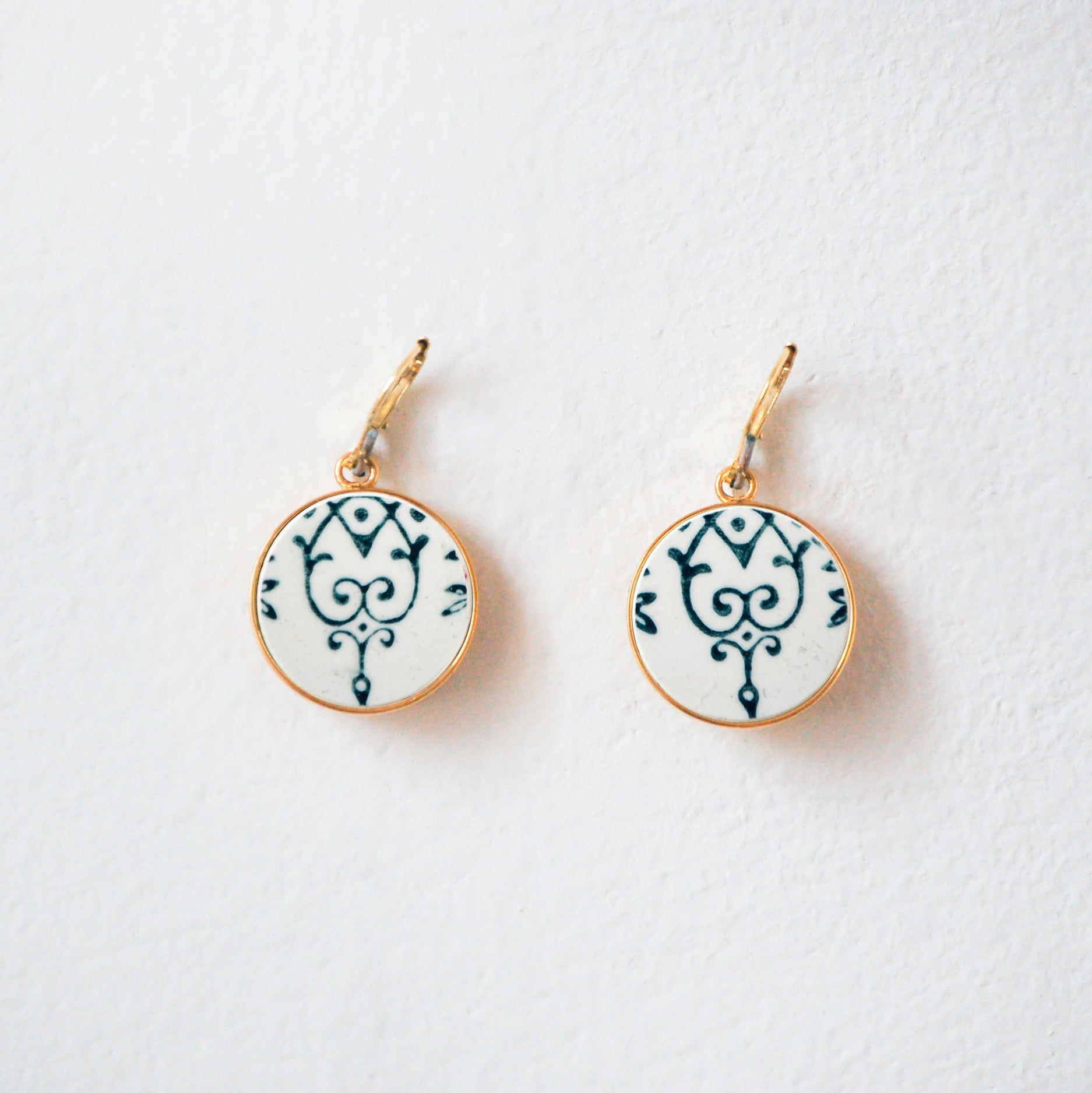 Boucles d'oreilles "Volutes vertes", finition or