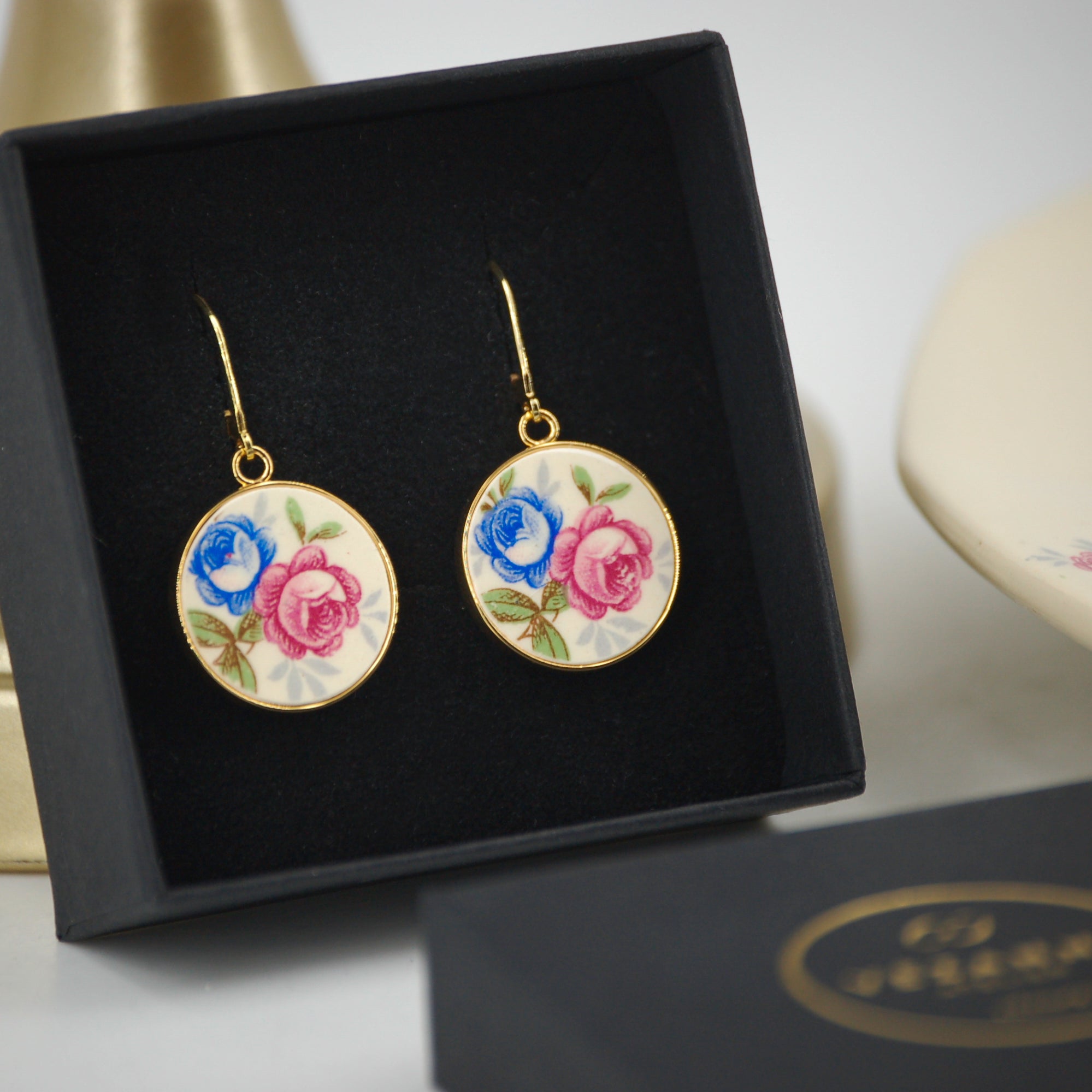 Boucles d'oreilles "Fleurs bleues et roses", finition or
