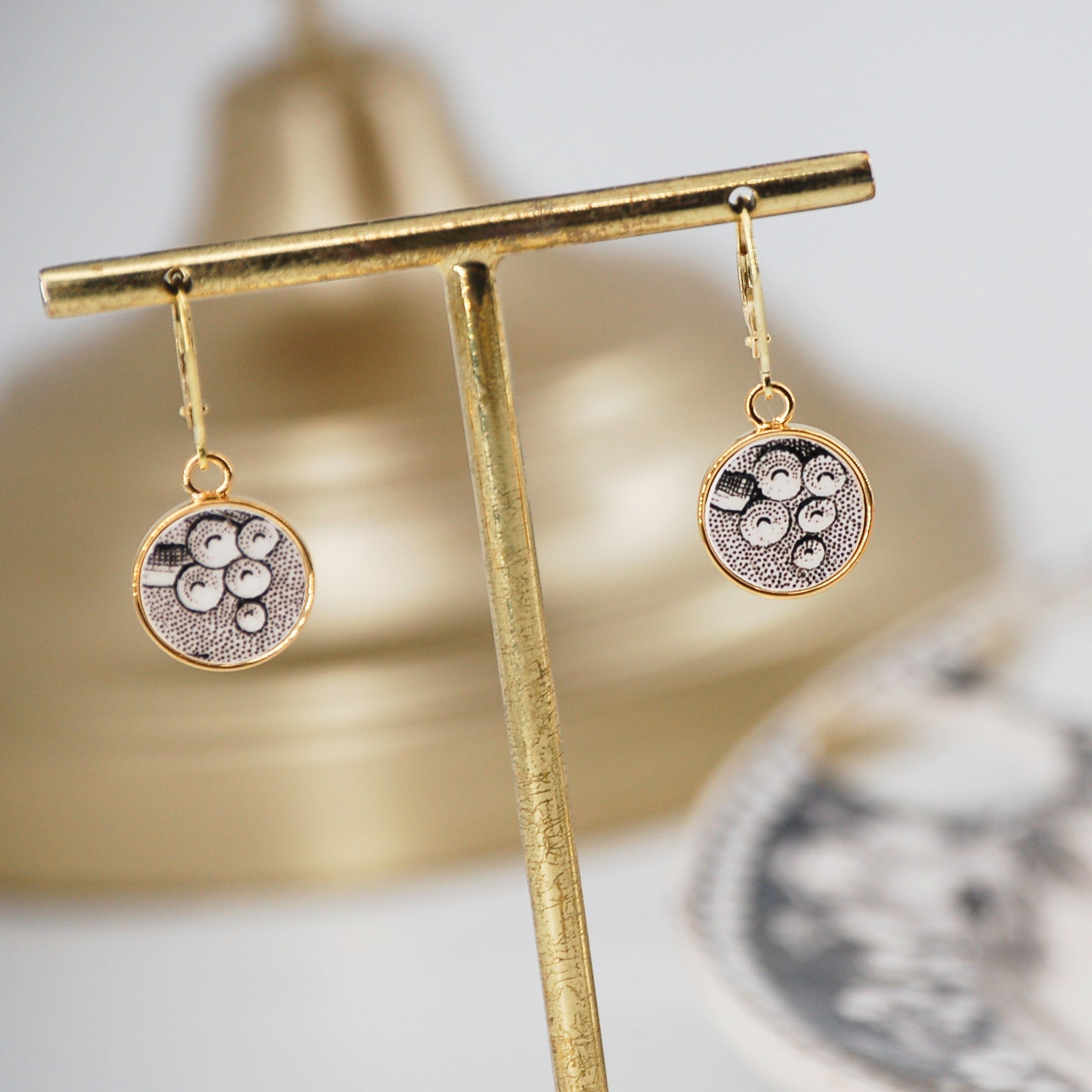 Boucles d'oreilles "Composition entre réalisme et abstraction", finition or