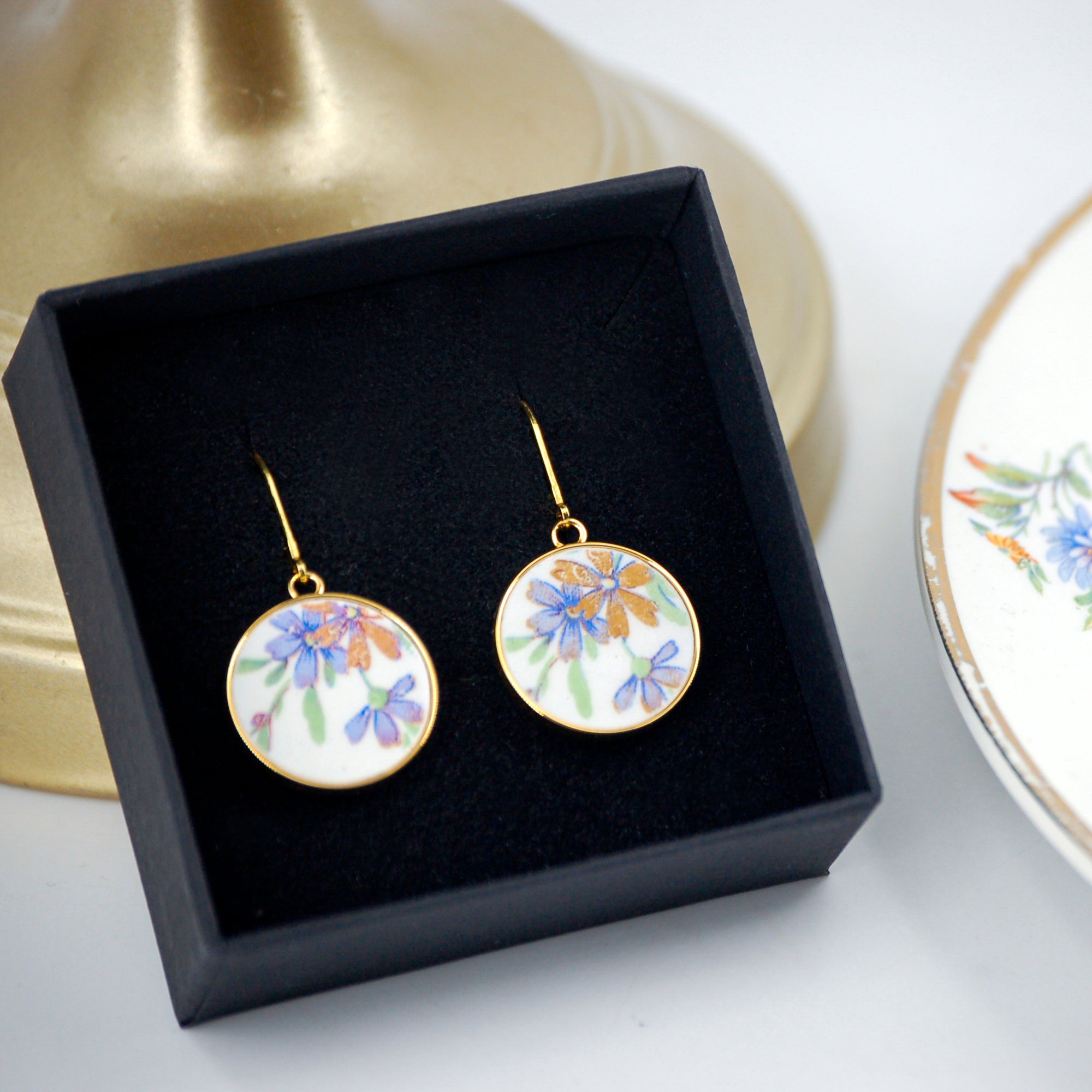 Boucles d'oreilles "Petites fleurs violines", finition or