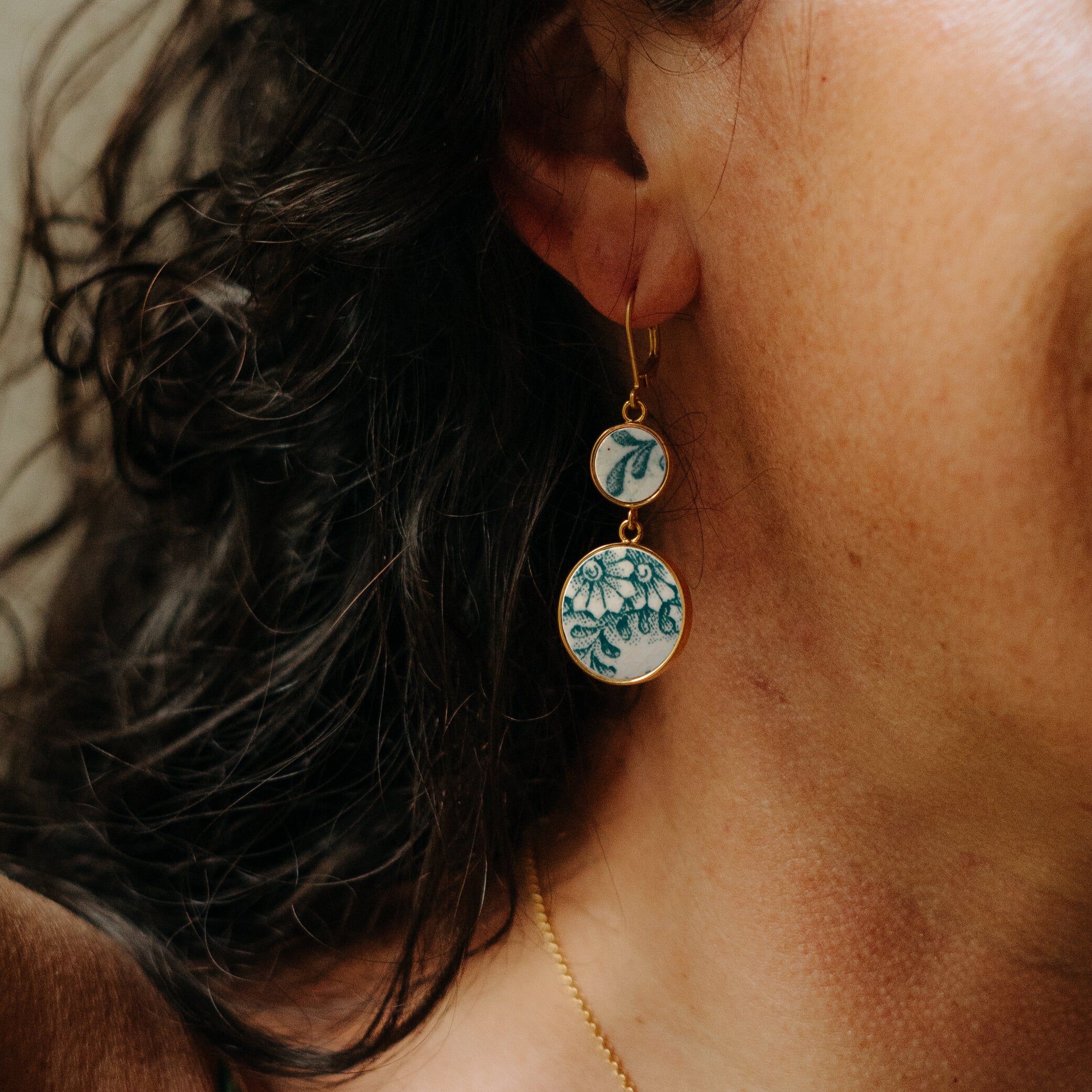 Boucles d'oreilles "Bouquet de fleurs vertes", finition or