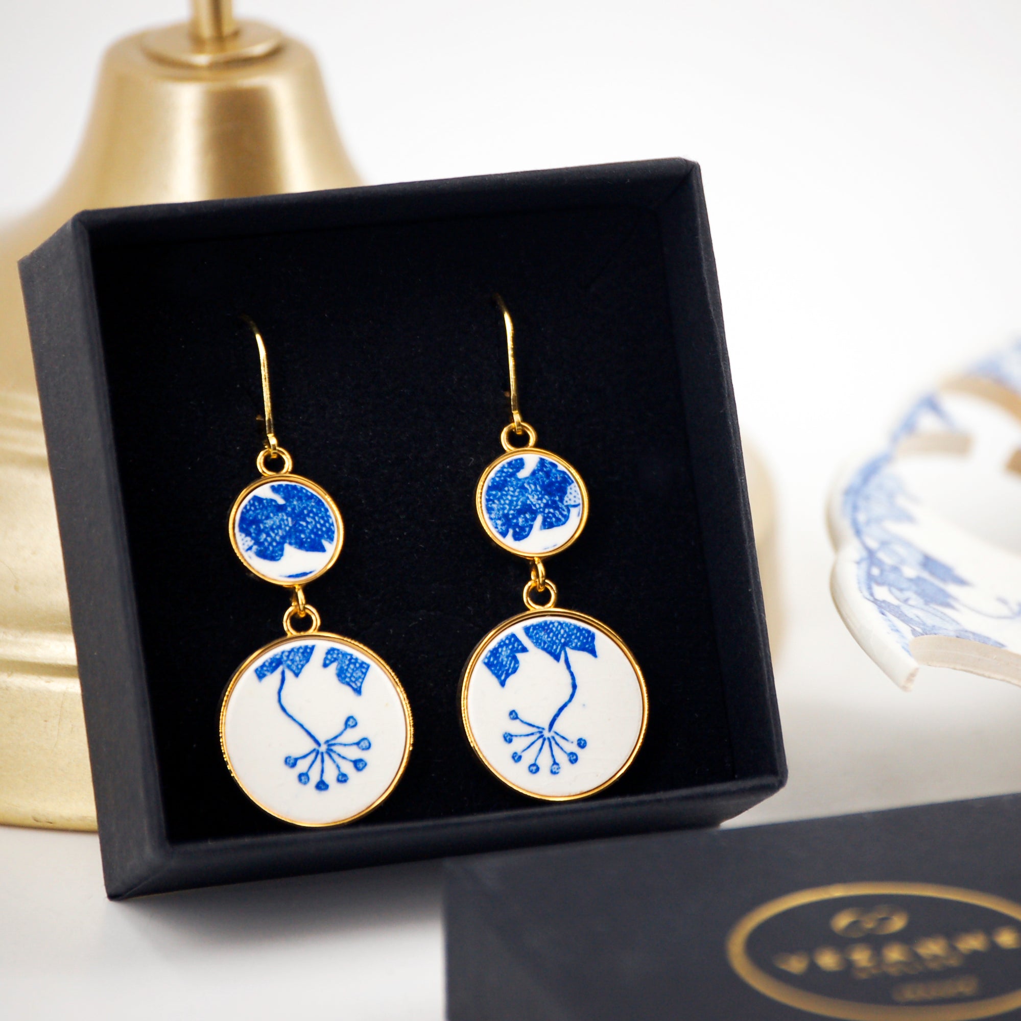 Boucles d'oreilles "Fleurs et feuillage bleus", finition or