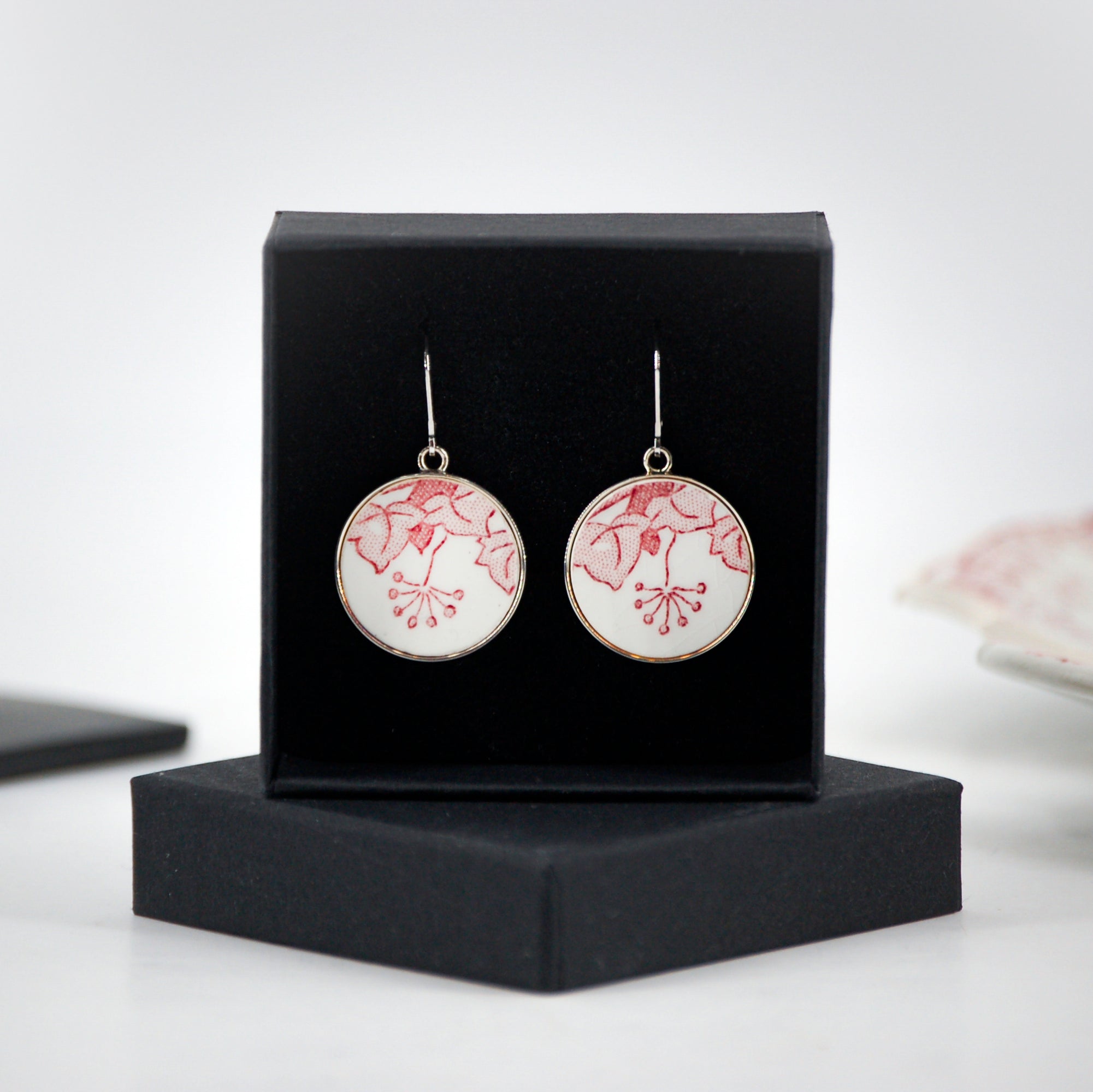 Boucles d'oreilles "Boutons et feuilles de lierre", finition argent