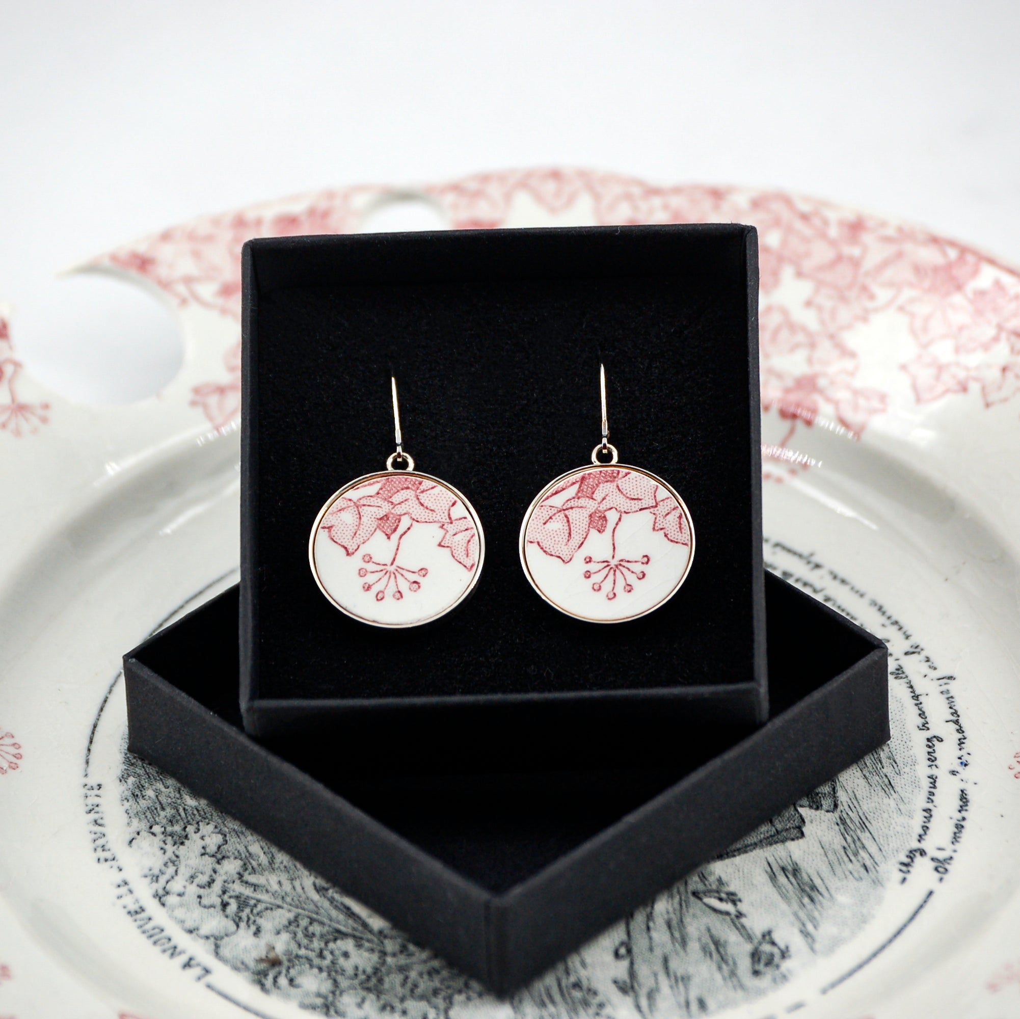 Boucles d'oreilles "Boutons et feuilles de lierre", finition argent