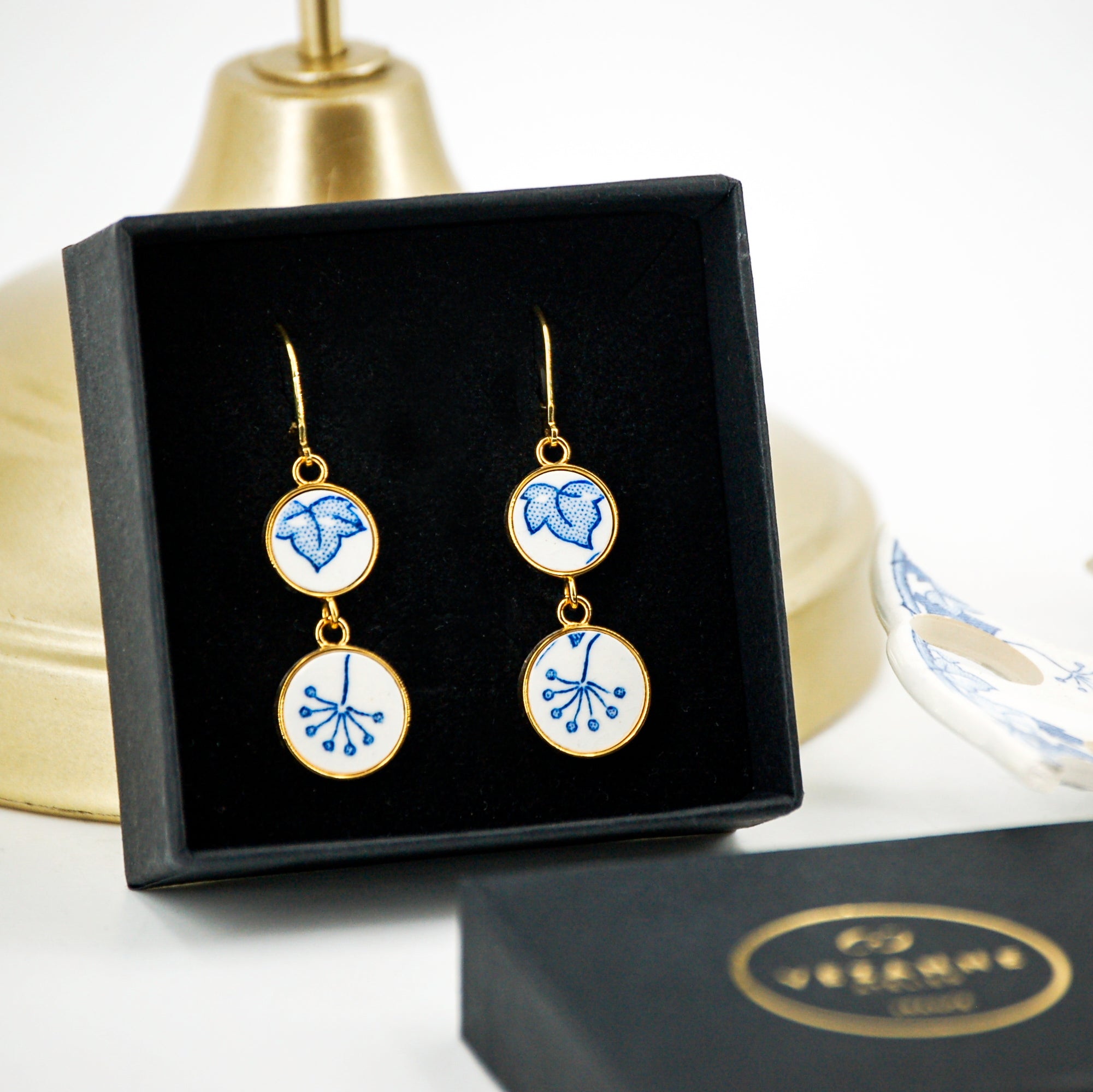 Boucles d'oreilles "fleurs bleues", finition or