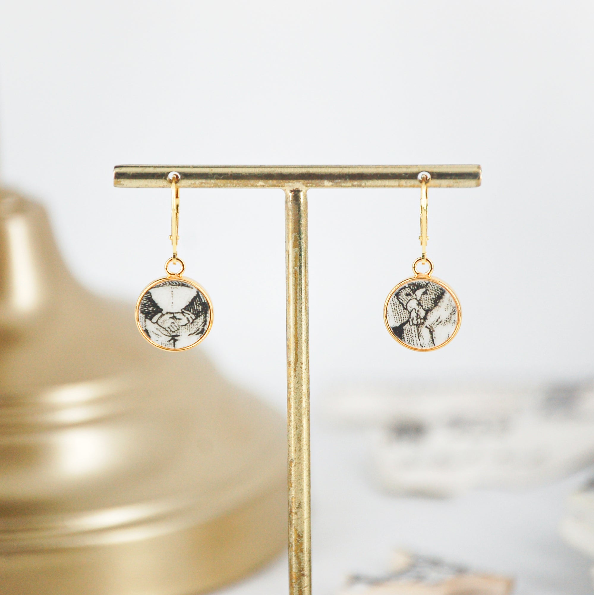 Boucles d'oreilles "De petites mains croisées", finition or