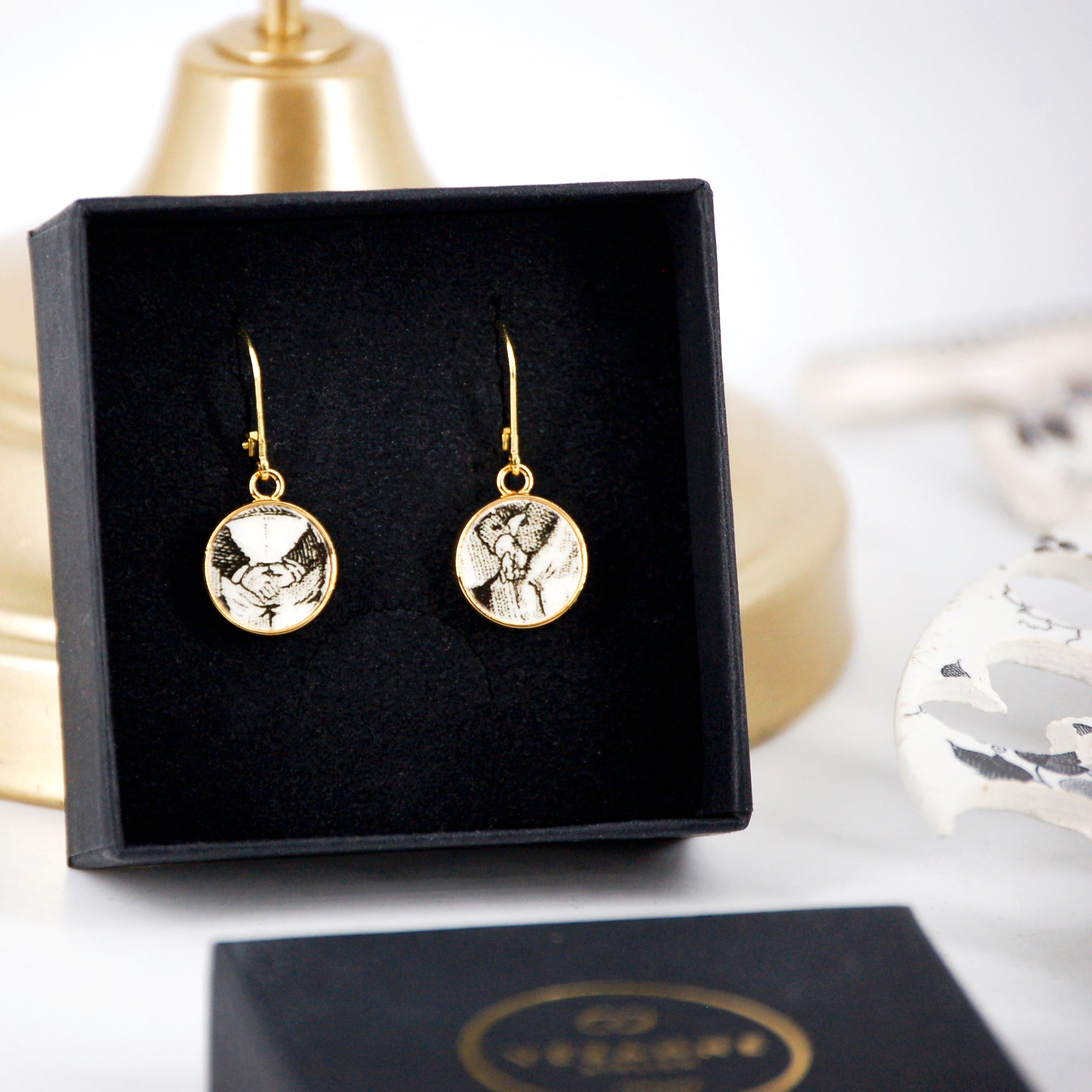 Boucles d'oreilles "De petites mains croisées", finition or