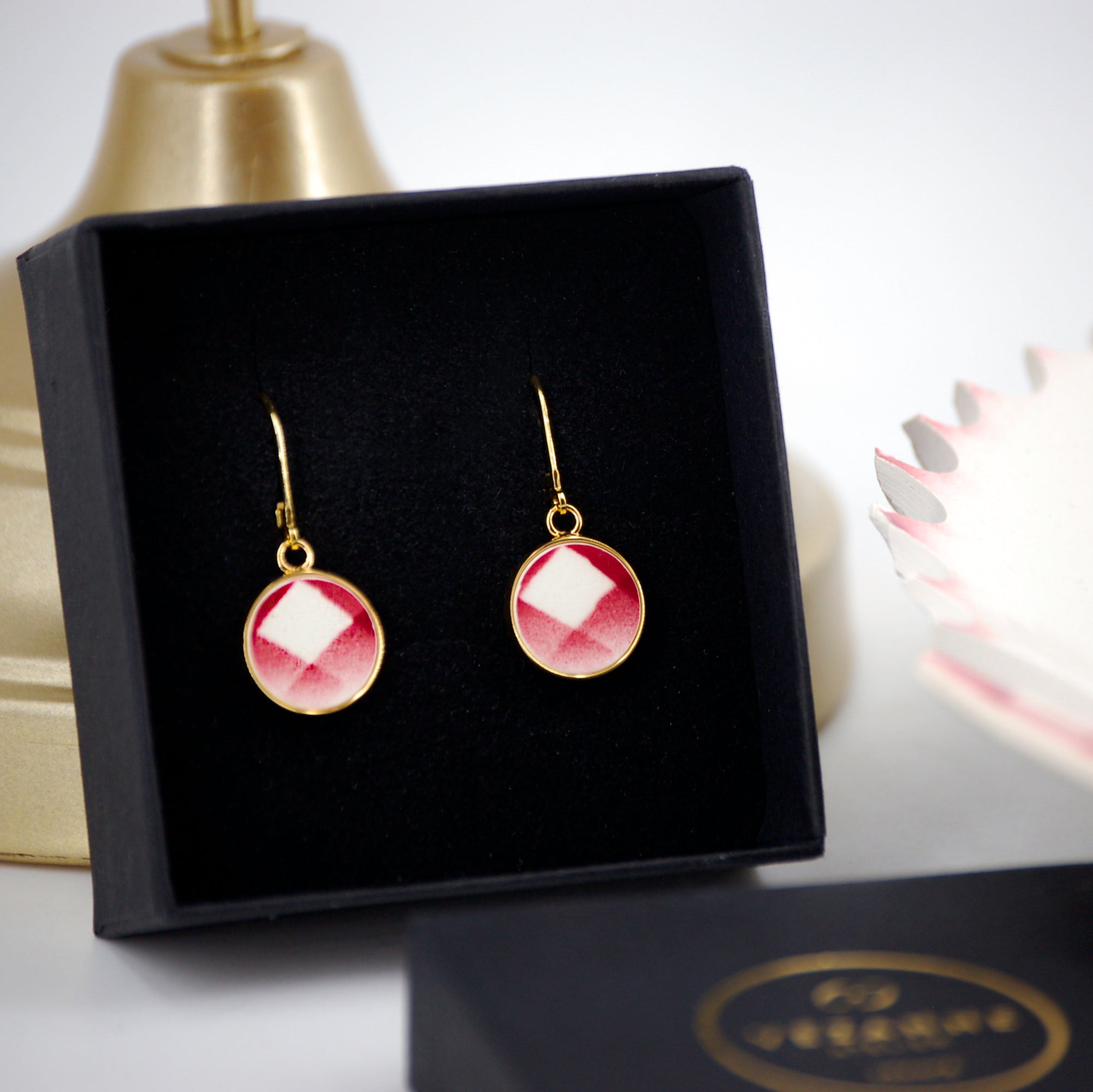 Boucles d'oreilles "Motifs de losanges en vieux rose", finition or