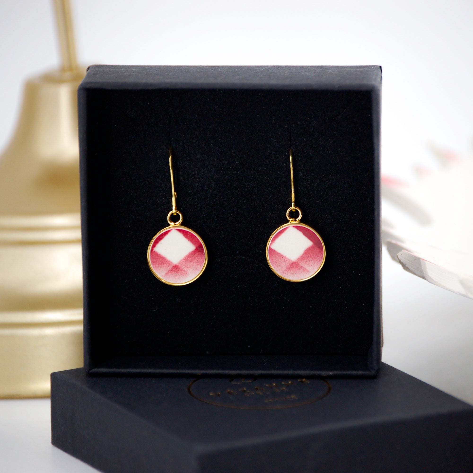 Boucles d'oreilles "Motifs de losanges en vieux rose", finition or