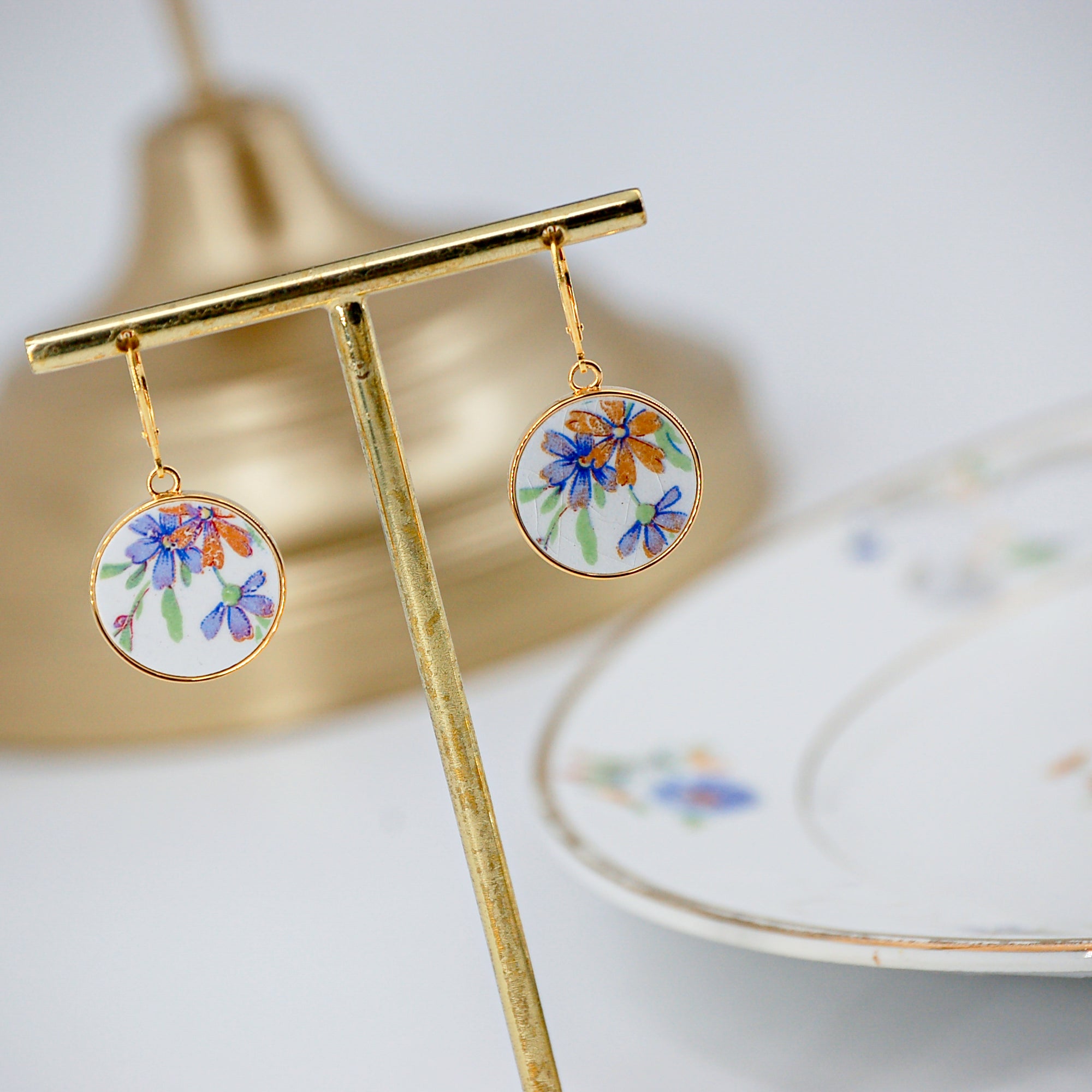 Boucles d'oreilles "Petites fleurs violines", finition or
