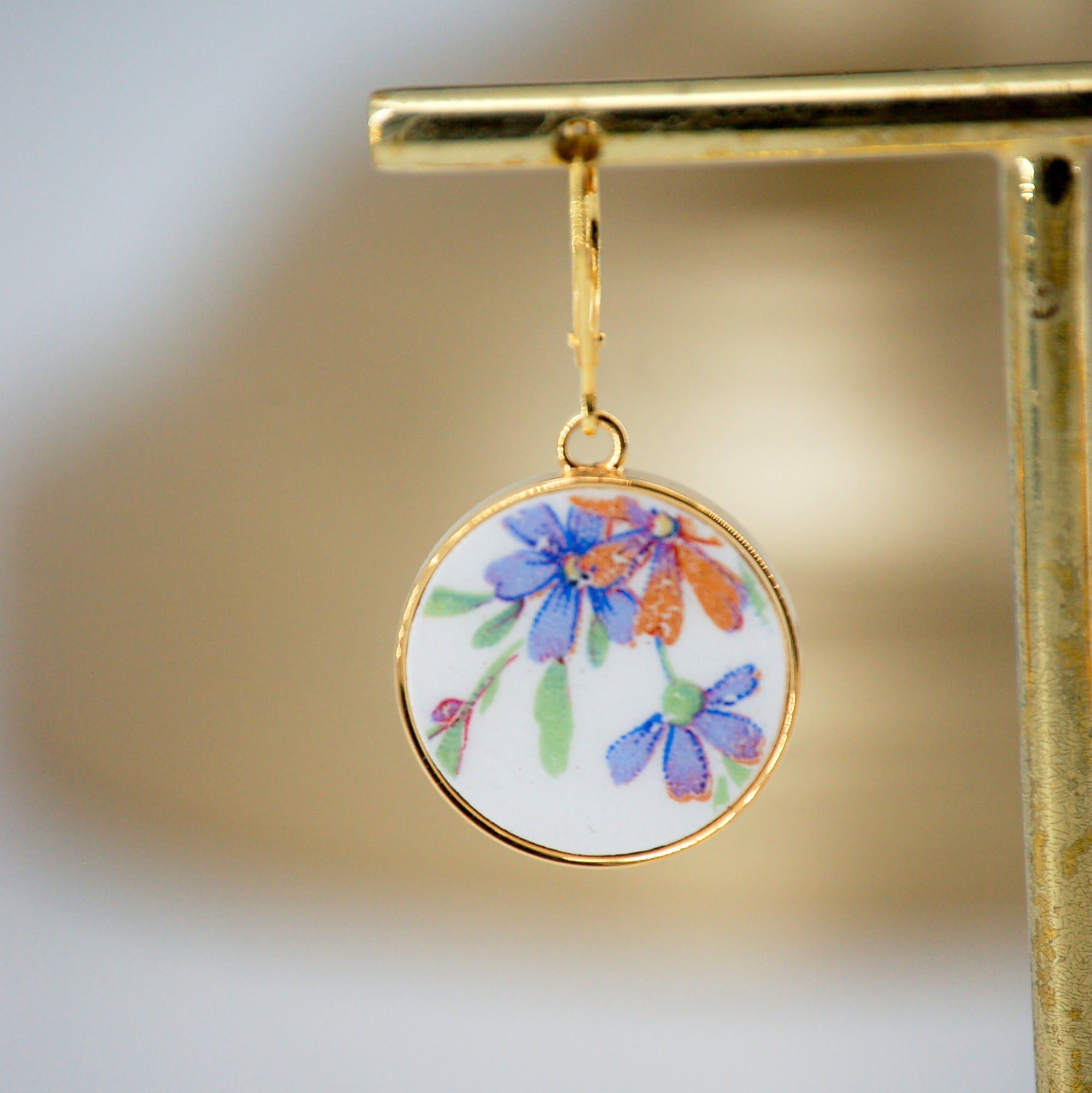 Boucles d'oreilles "Petites fleurs violines", finition or