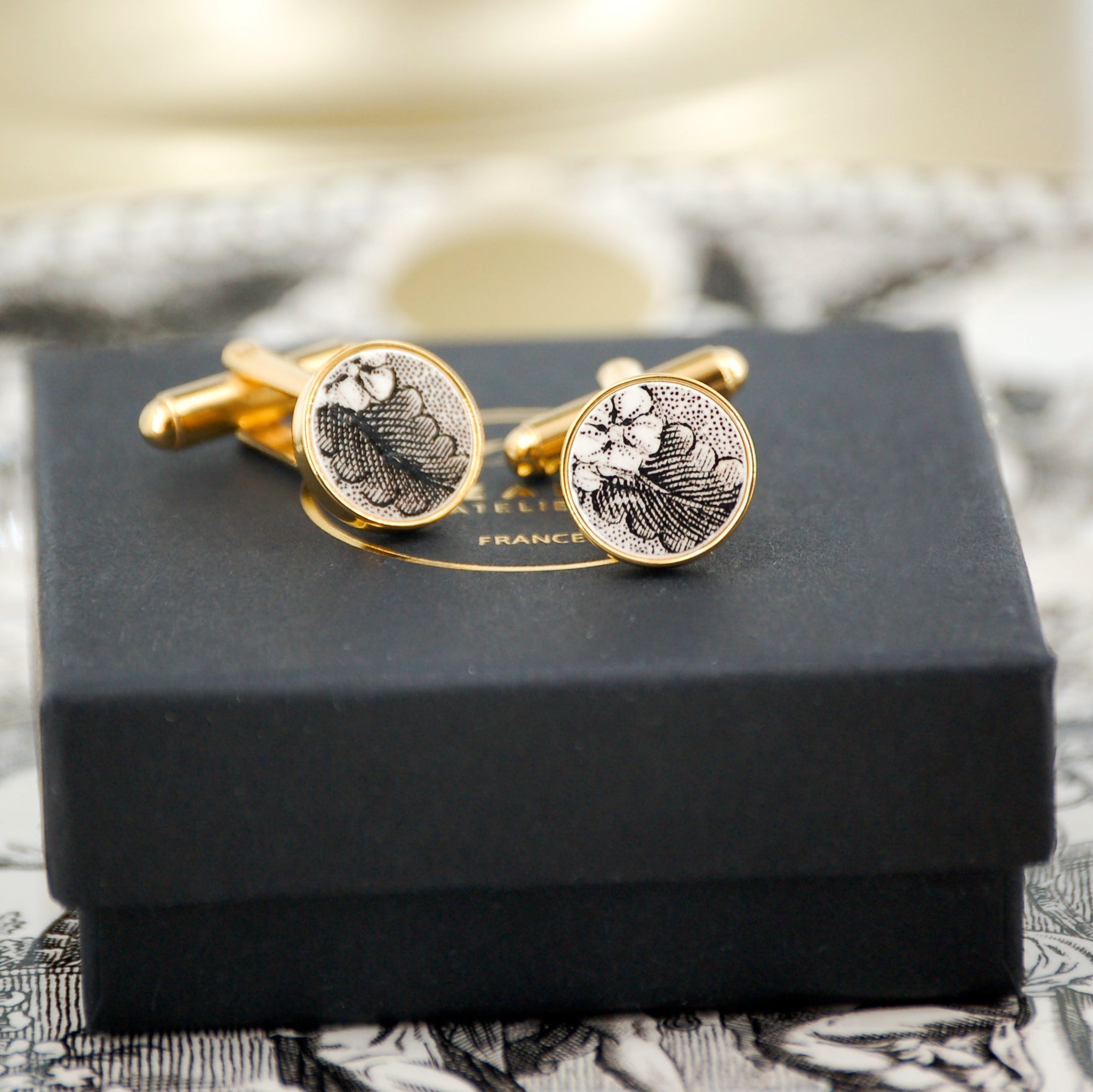 Boutons de manchette "Feuilles et fleurs", finition or