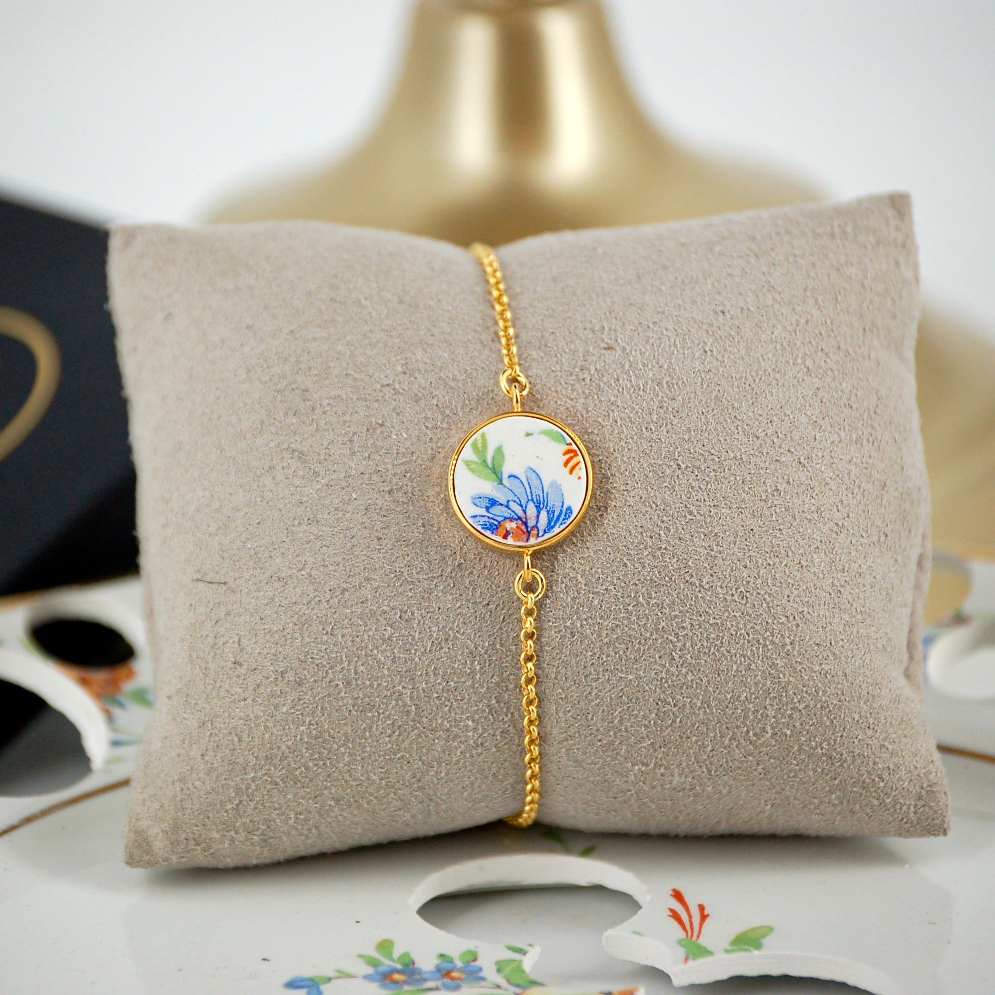 Bracelet ajustable "Aster à fleur bleue", finition or