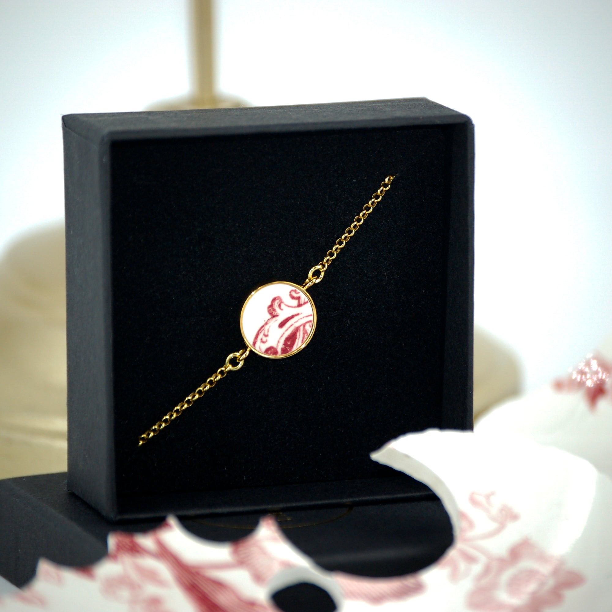 Bracelet ajustable "Volute en vieux rose", finition or