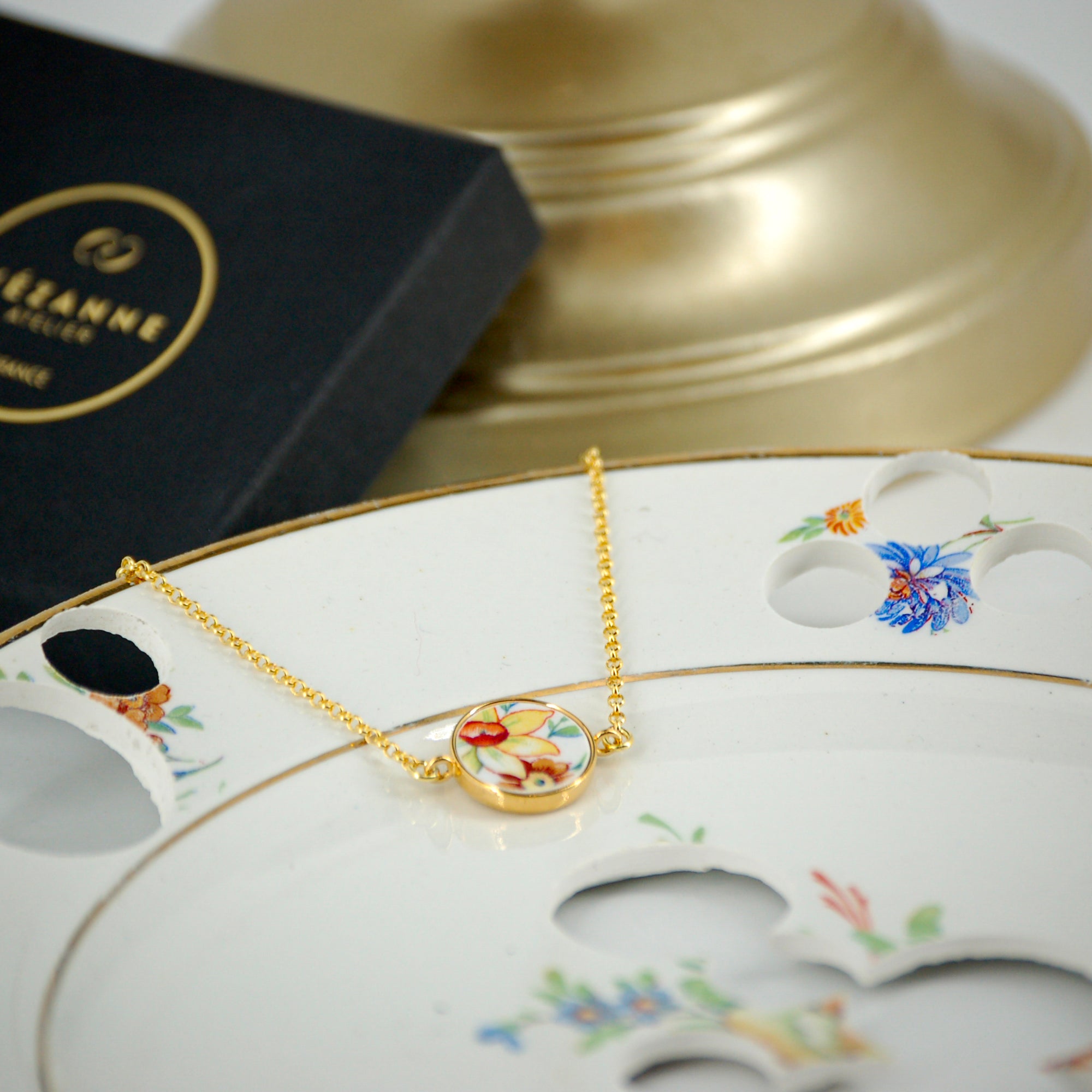Bracelet ajustable "Fleur de jonquille", finition or