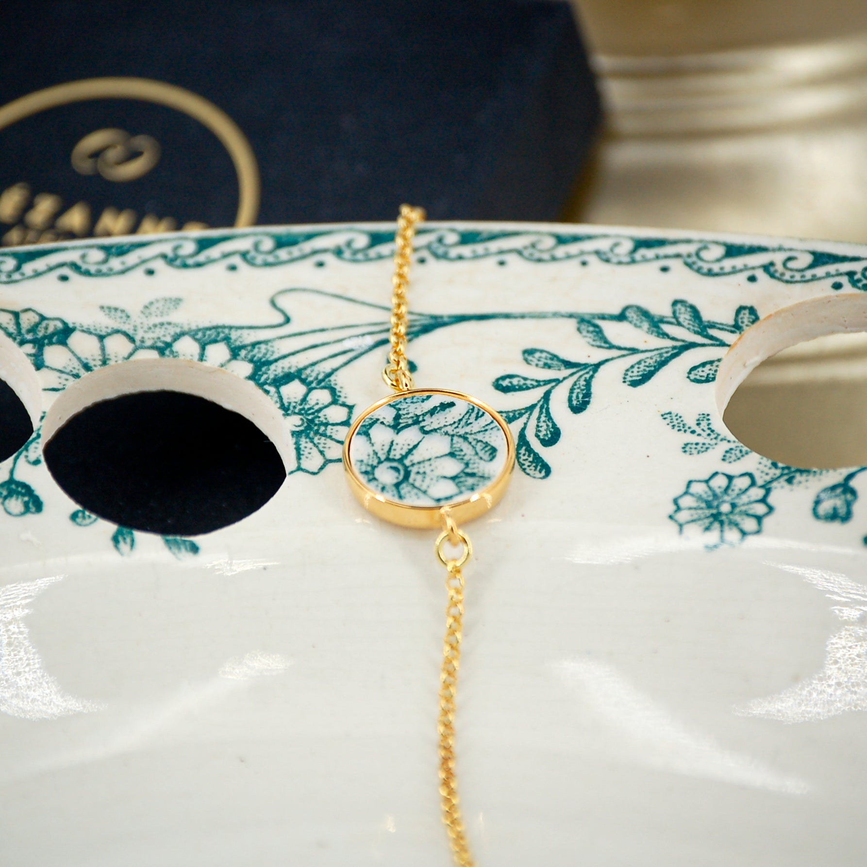 Bracelet ajustable "Fleurs vertes"