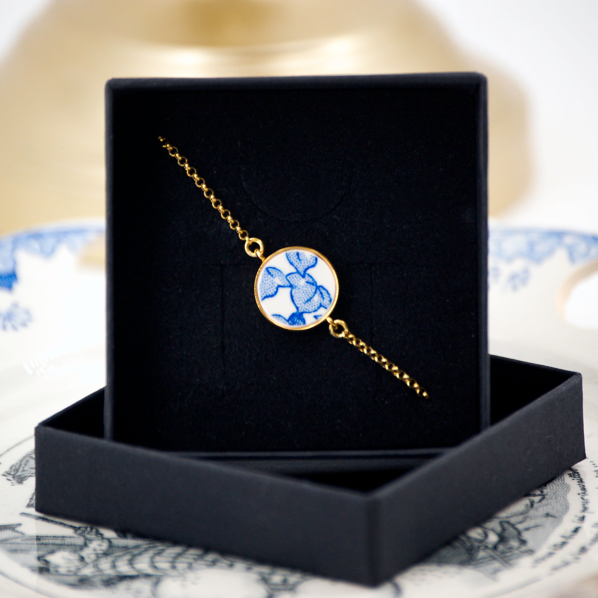 Bracelet ajustable "Feuilles bleues", finition or