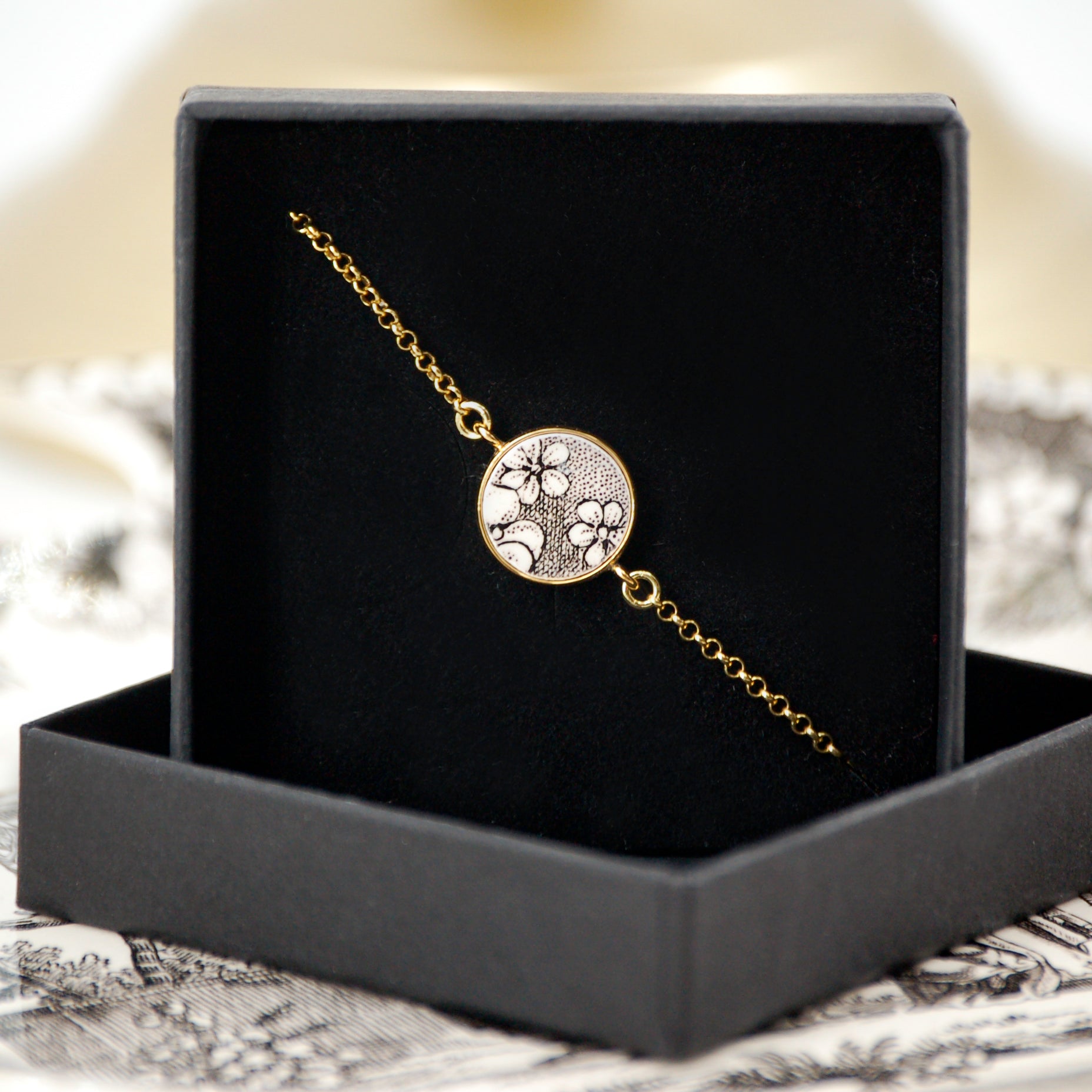 Bracelet ajustable "Petites fleurs", finition or