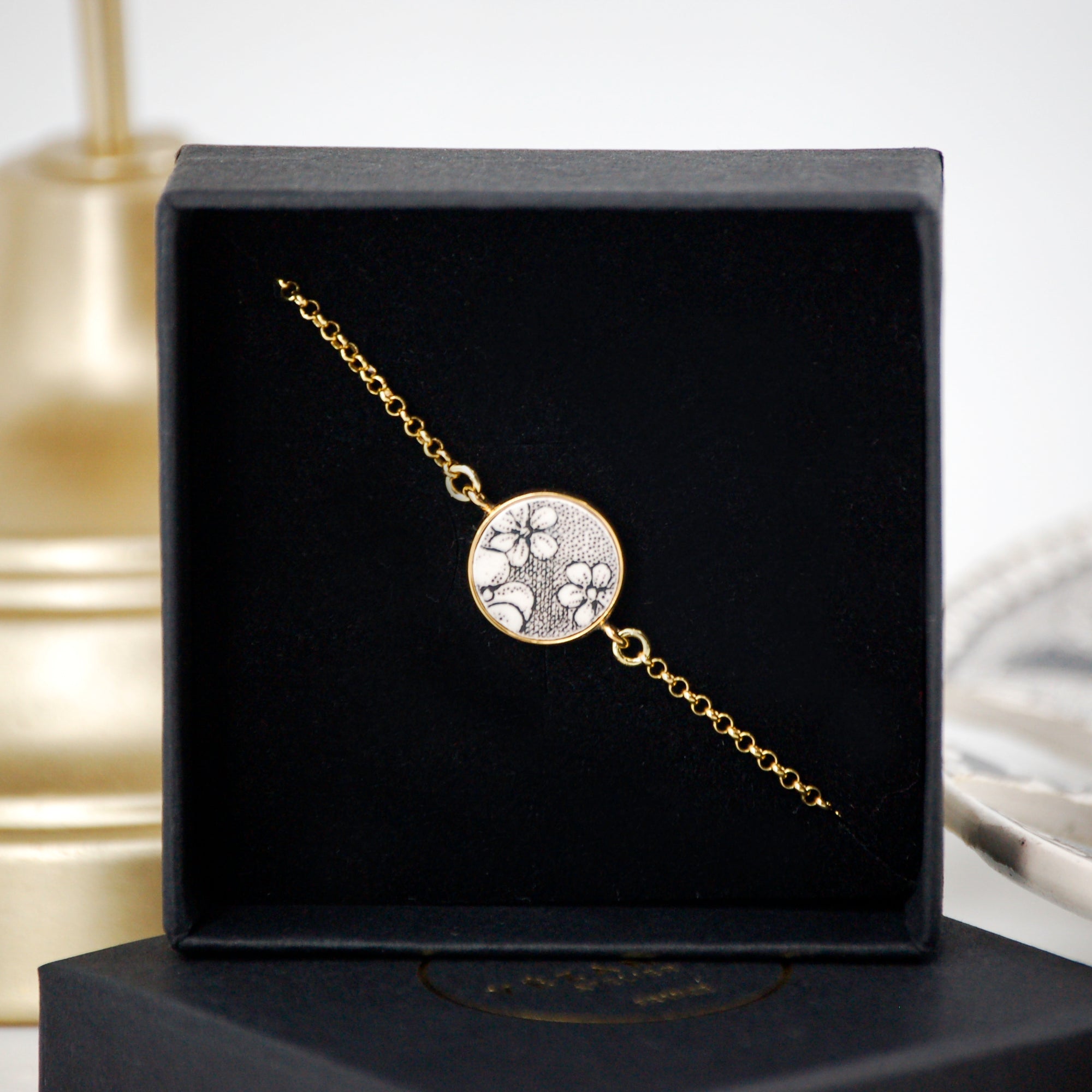 Bracelet ajustable "Petites fleurs", finition or